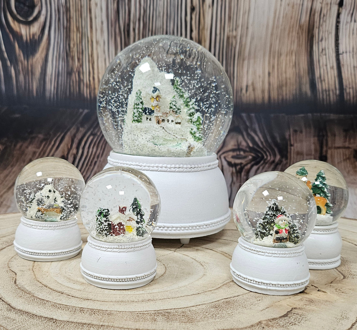Dekopaket - Bergdorf weiß Nostalgie mit 4 Schneekugeln in mehreren Größen