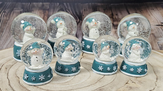 Adventspaket groß - Schneemann türkis weiß mit 8 Schneekugeln in zwei Größen - Schneekugelhaus