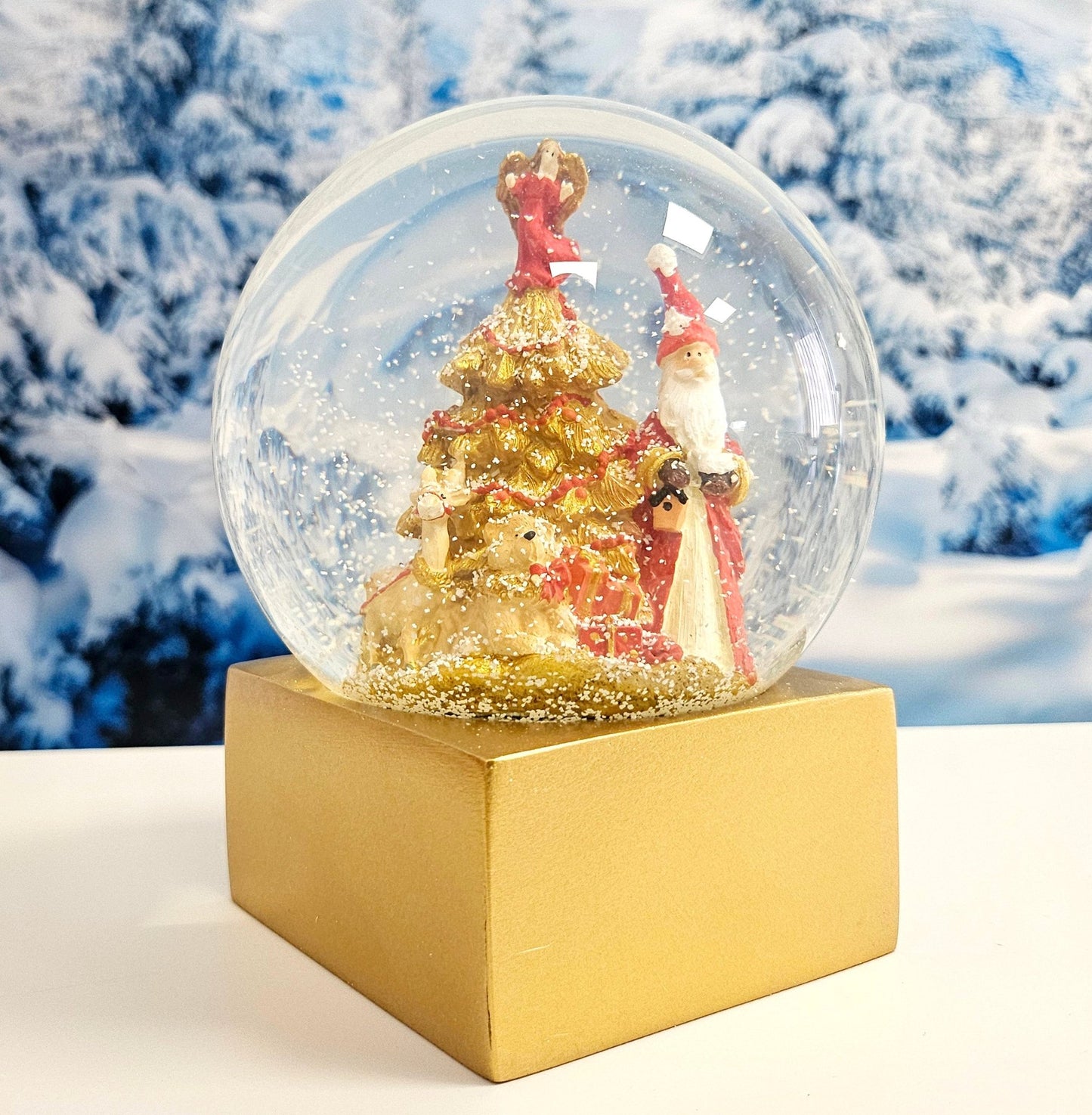 Designer Schneekugel Weihnachtsmann Christbaum rot gold Sockel gold eck PURE - Line 12 cm Durchmesser - Schneekugelhaus