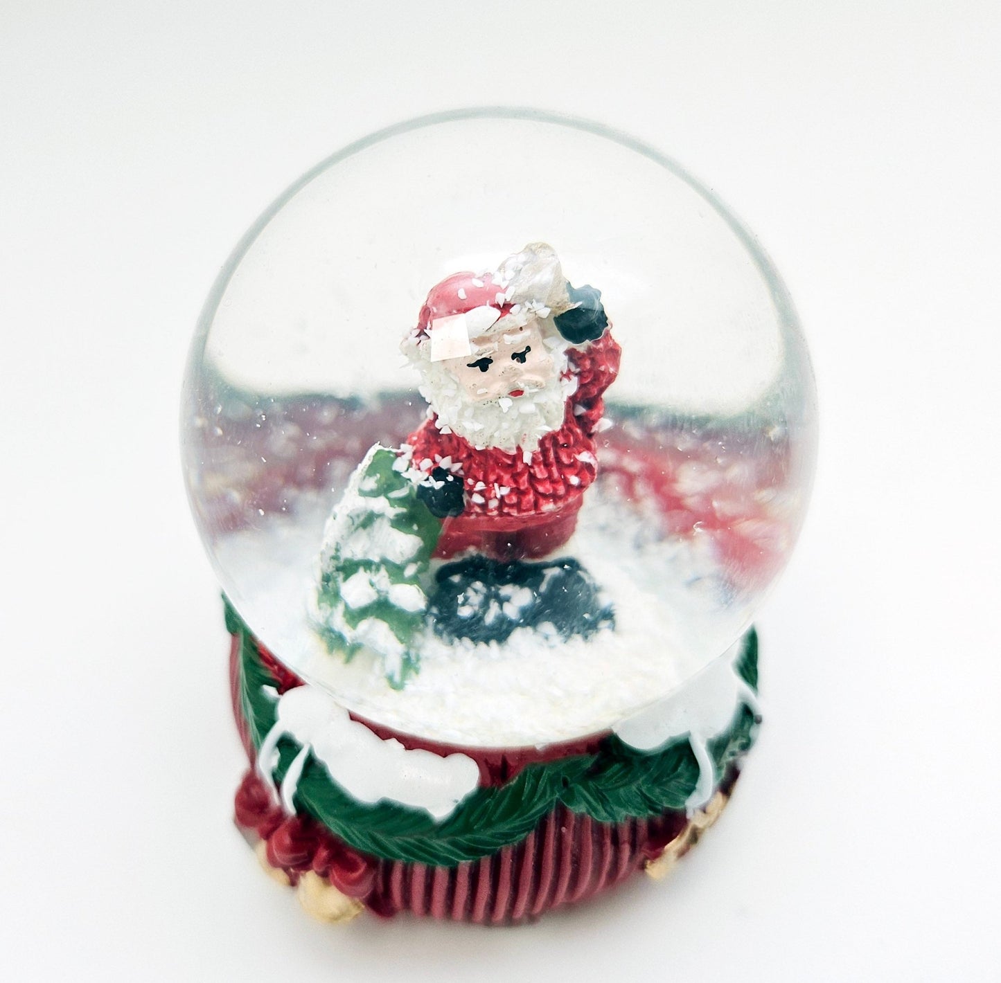 Mini - Schneekugeln Weihnachtsmann auf Deko - Sockel 45mm Durchmesser - Schneekugelhaus