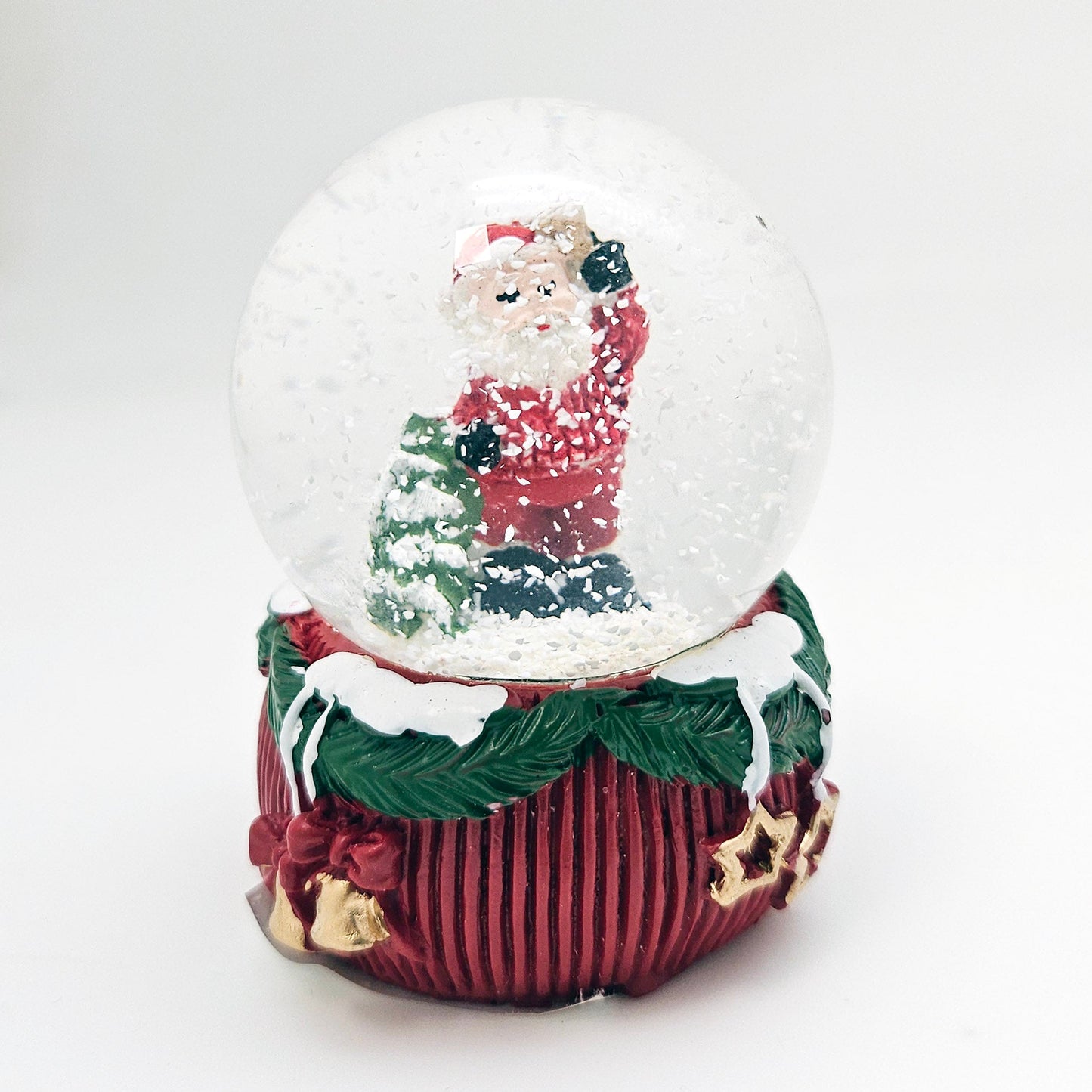 Mini - Schneekugeln Weihnachtsmann auf Deko - Sockel 45mm Durchmesser - Schneekugelhaus