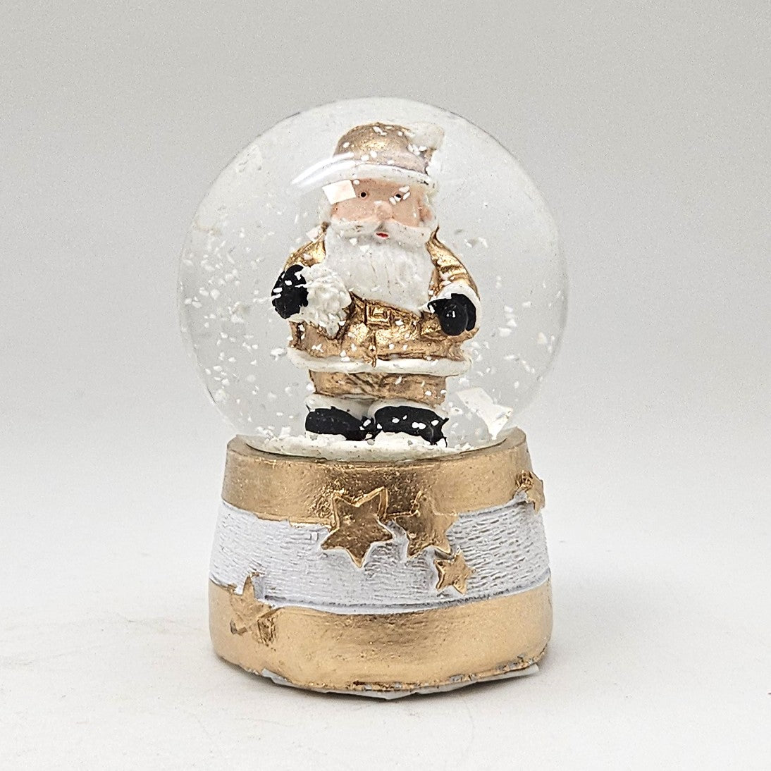 Moderne Mini - Schneekugel Weihnachtsmann gold weiß auf Sockel gold weiß Sterne B: 45mm - Schneekugelhaus