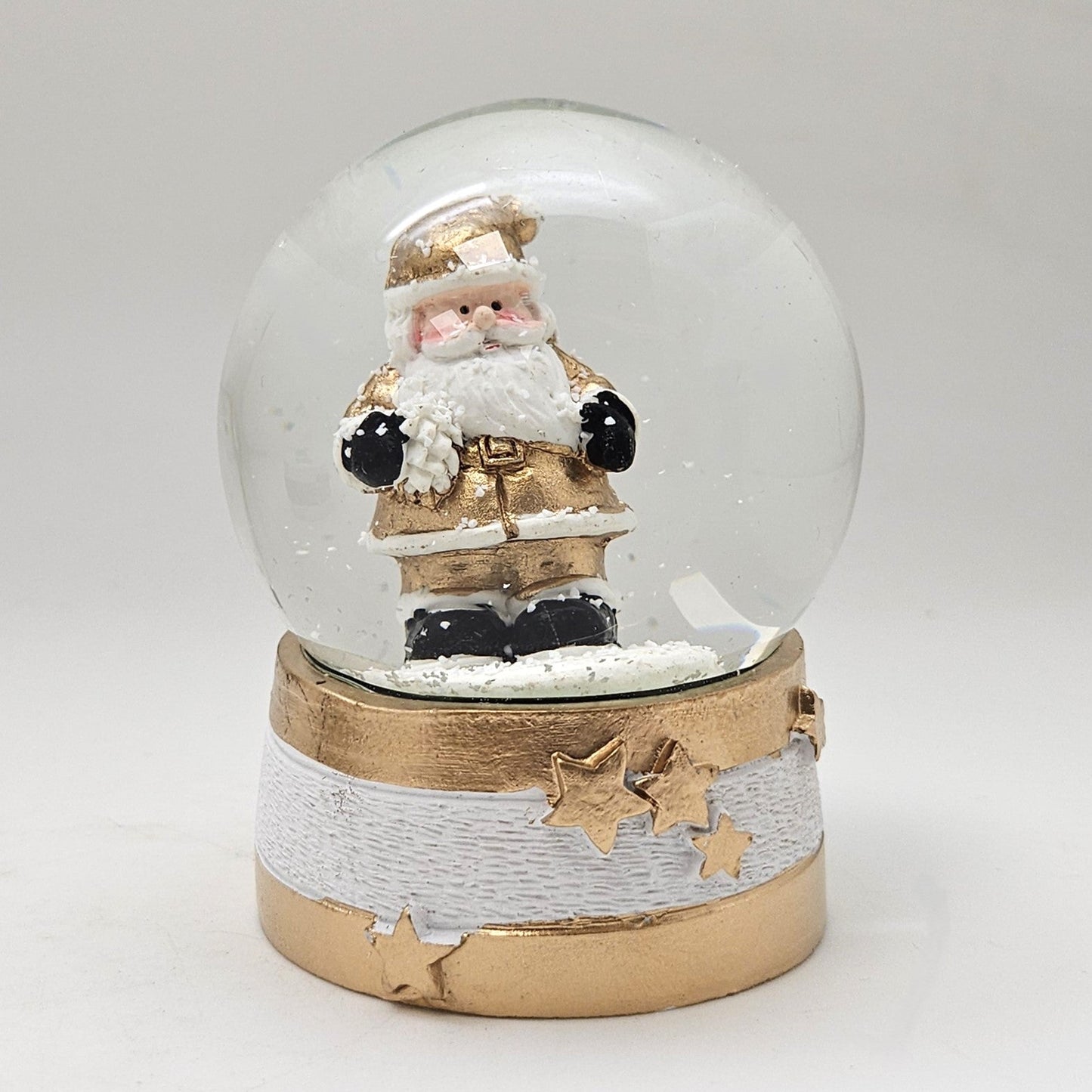 Moderne Mini - Schneekugel Weihnachtsmann gold weiß auf Sockel gold weiß Sterne B: 65mm - Schneekugelhaus