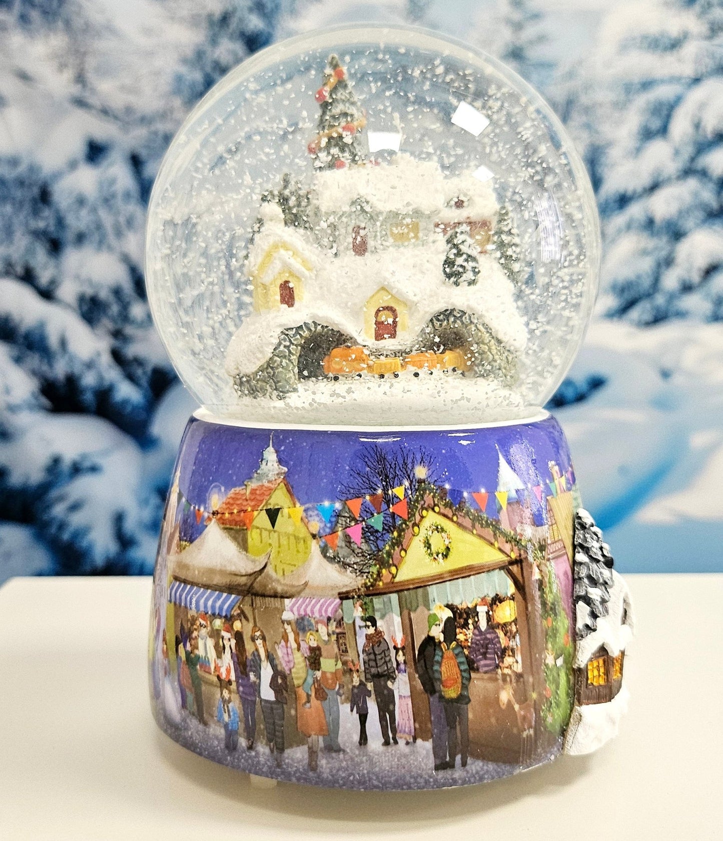 Nostalgie - Schneekugel mit Weihnachtsdorf mit Christbaum und Spieluhr Winter Wonderland - Schneekugelhaus