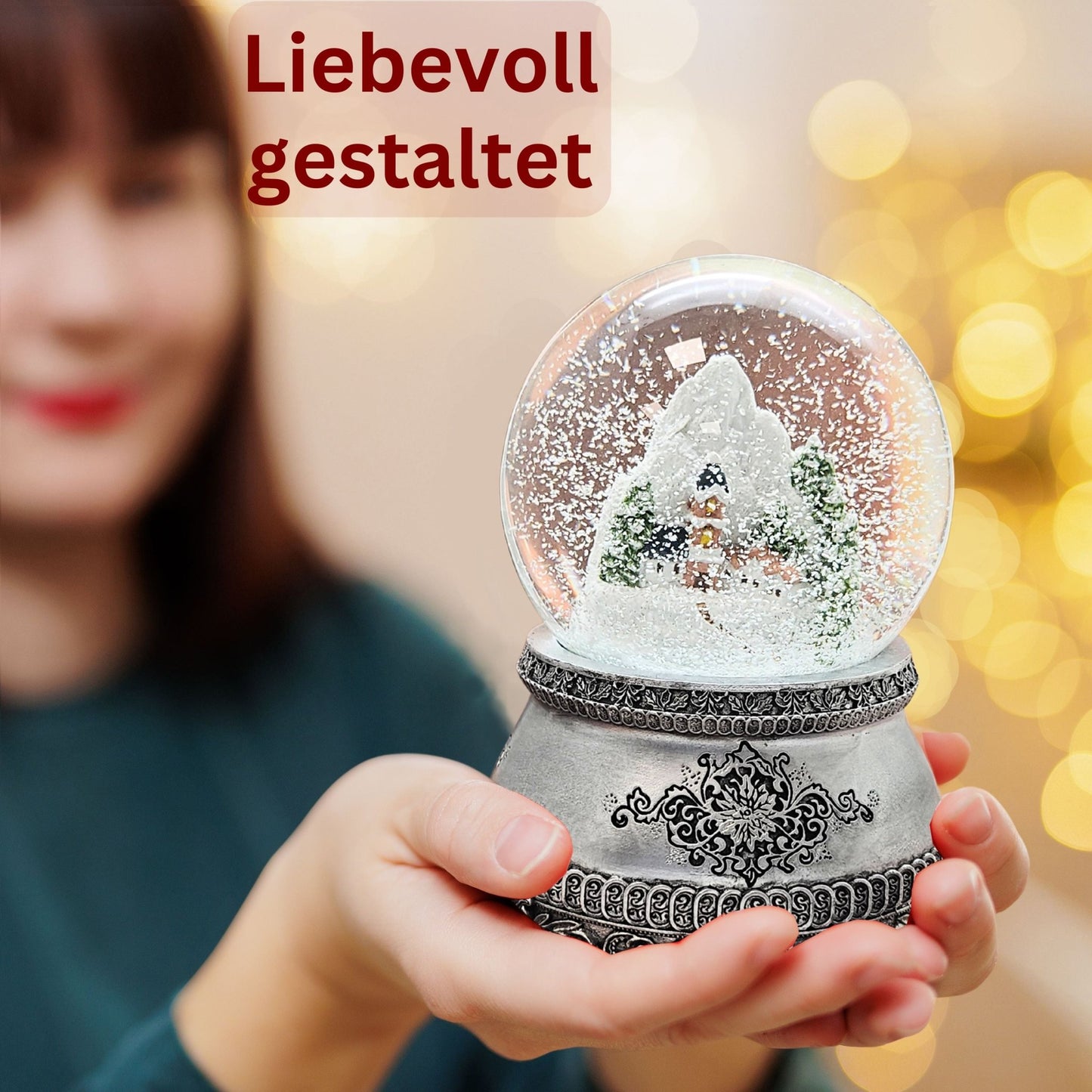 Nostalgische Schneekugel Alpendorf auf Zinnsockel verziehrt 100 mm Durchmesser mit Spieluhr - Schneekugelhaus