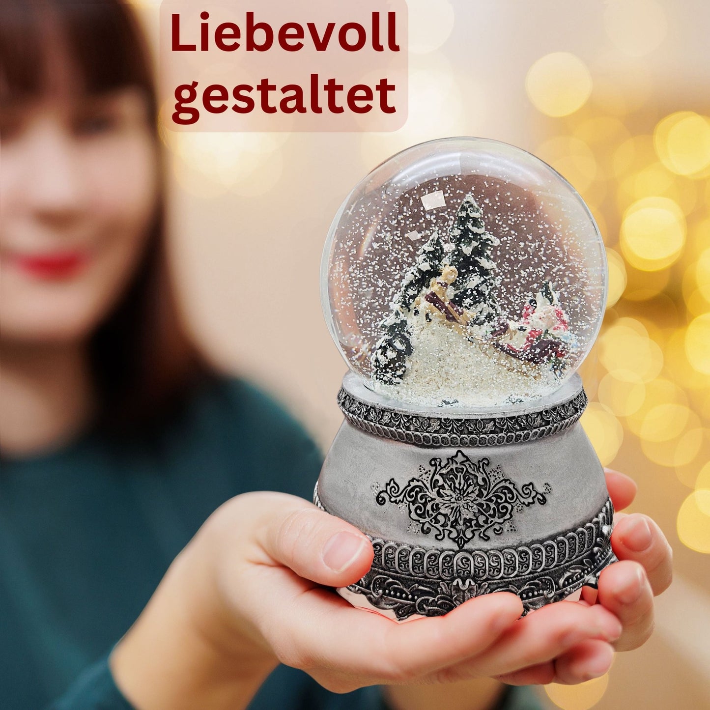 Nostalgische Schneekugel Santa im Schlitten auf Zinnsockel 100 mm Durchmesser mit Spieluhr - Schneekugelhaus