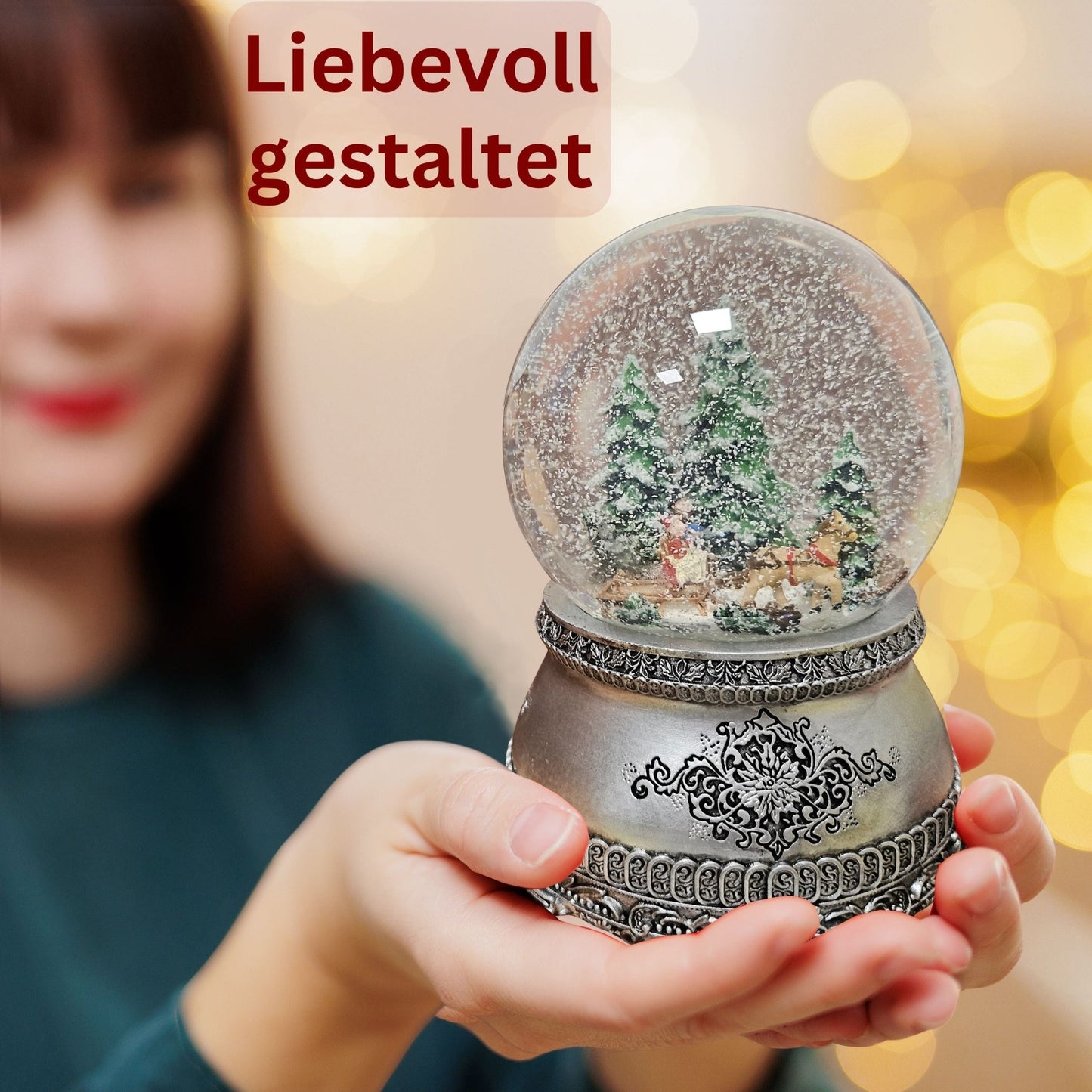 Nostalgische Schneekugel Schlittenfahrt auf Zinnsockel 100 mm Durchmesser mit Spieluhr - Schneekugelhaus