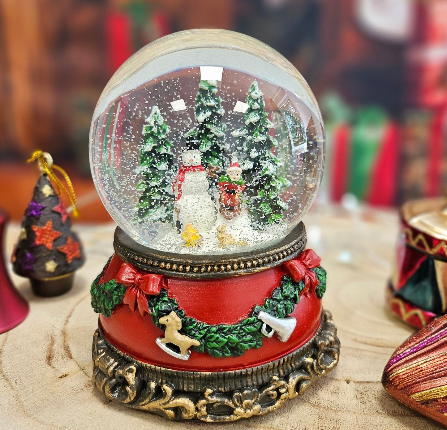 Nostalgische Schneekugel Schneemann steht auf Sockel Weihnachtsdekor rot mm Durchmesser mit Spieluhr - Schneekugelhaus