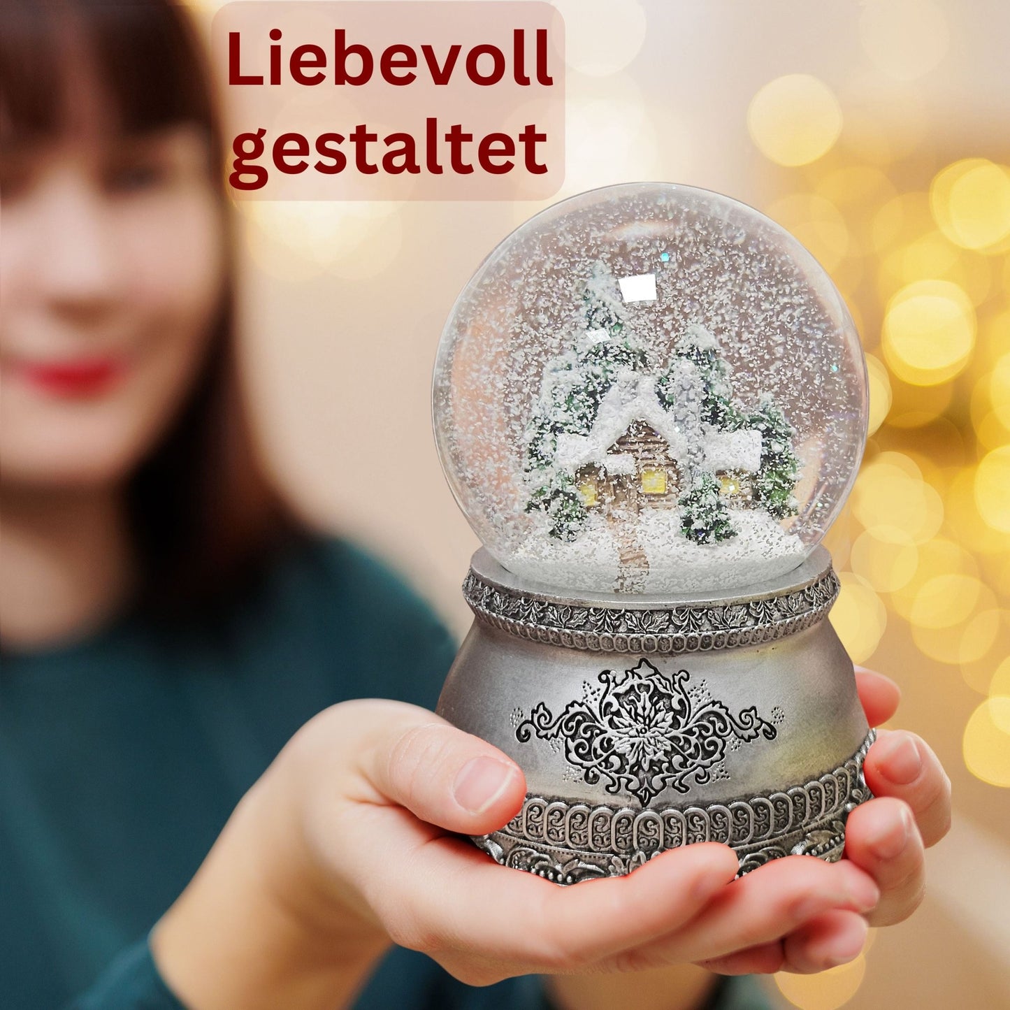 Nostalgische Schneekugel Verschneite Winterhütte auf Zinnsockel 100 mm Durchmesser mit Spieluhr - Schneekugelhaus