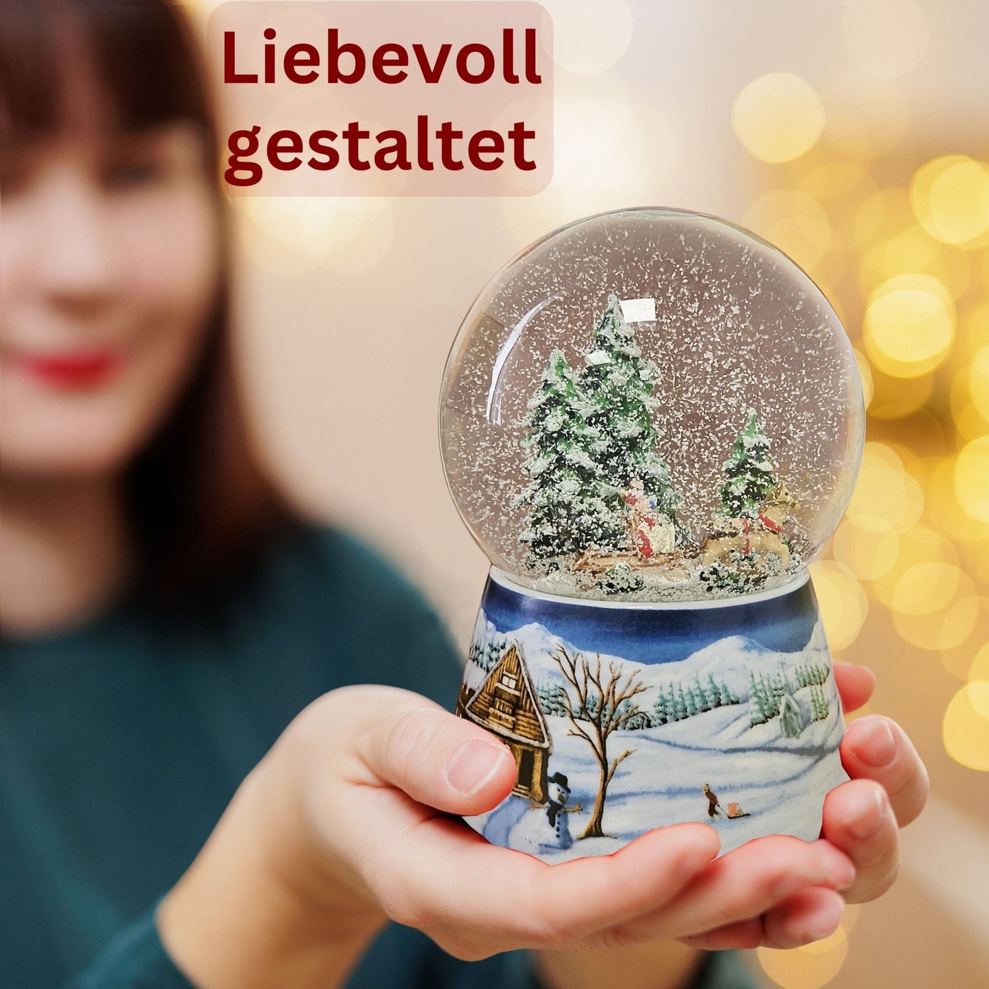 Schneekugel Kutschfahrt auf Sockel Winterlandschaft mittelblau mit Spieluhr 10 cm Durchmesser - Schneekugelhaus