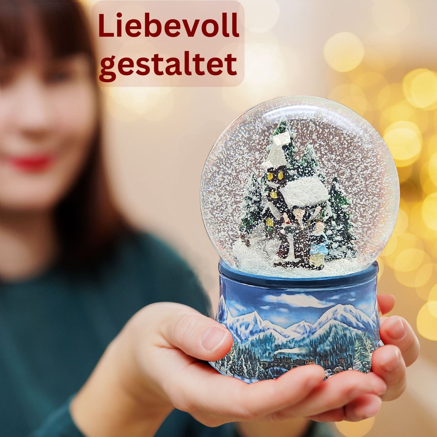 Schneekugel Romantischer Winterspaziergang auf Sockel Winterlandschaft hellblau mit Spieluhr - Schneekugelhaus