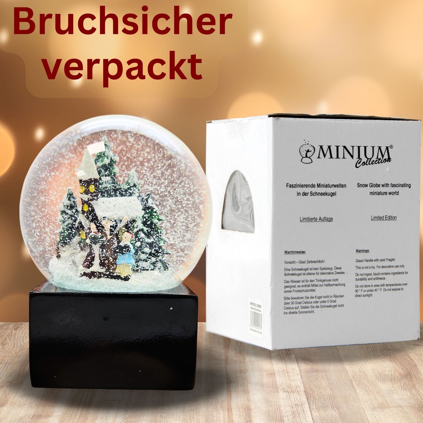 Schneekugel Weihnachtsspaziergang auf Sockel schwarz eckig "PURE - Line" 10 cm Durchmesser - Schneekugelhaus