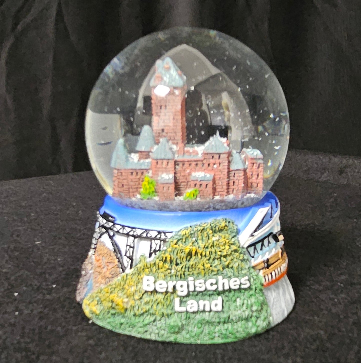 Souvenir Schneekugel Bergisches Land mit Schloss Burg Wuppertal Schwebebahn B: 6,5 H: 8,5 - Schneekugelhaus