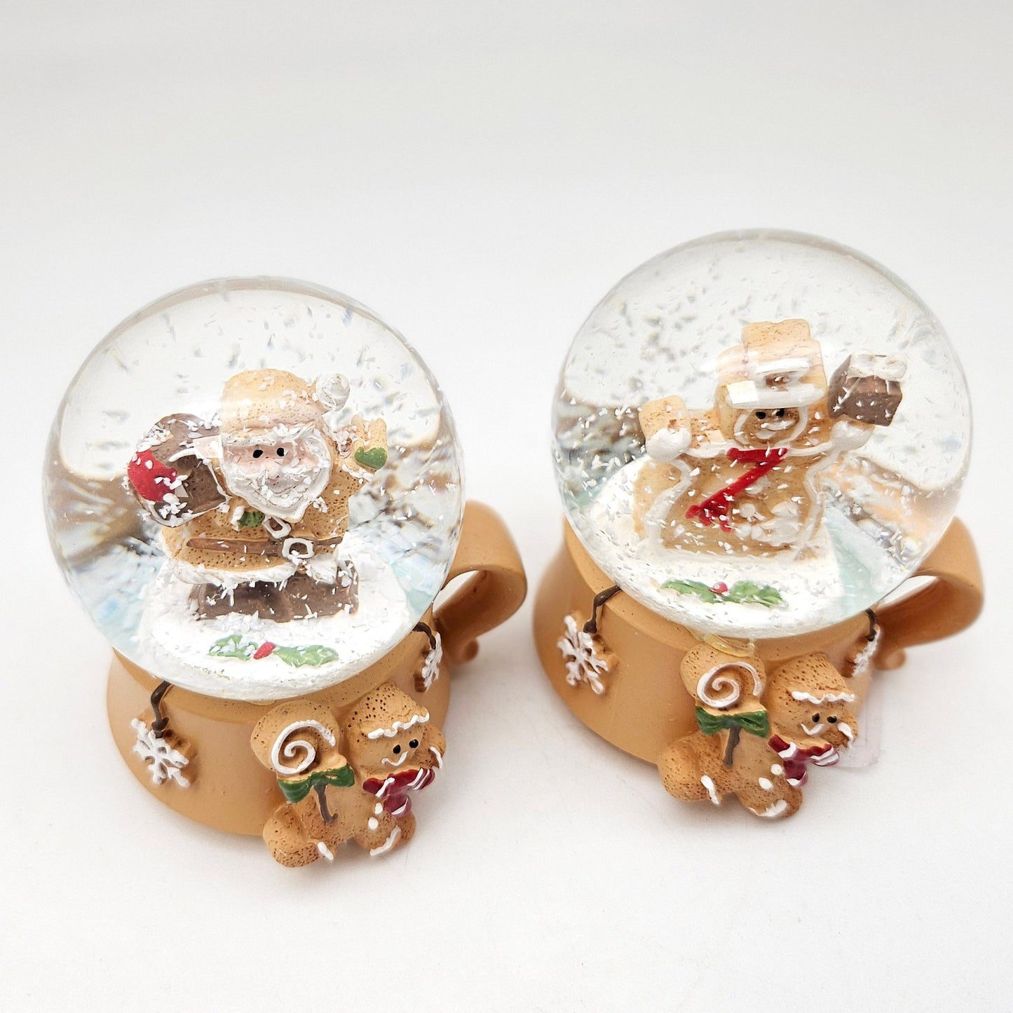 Süße Schneekugel Weihnachtstasse Weihnachtsmann 60mm Durchmesser Weihnachtsbäckerei - Schneekugelhaus