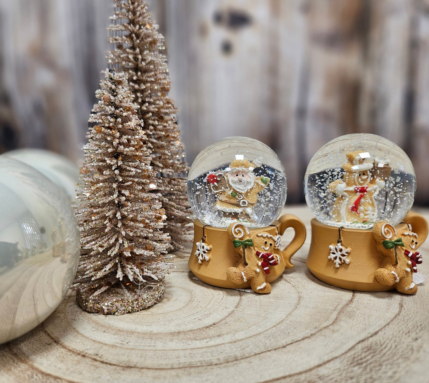 Süße Schneekugel Weihnachtstasse Weihnachtsmann 60mm Durchmesser Weihnachtsbäckerei - Schneekugelhaus