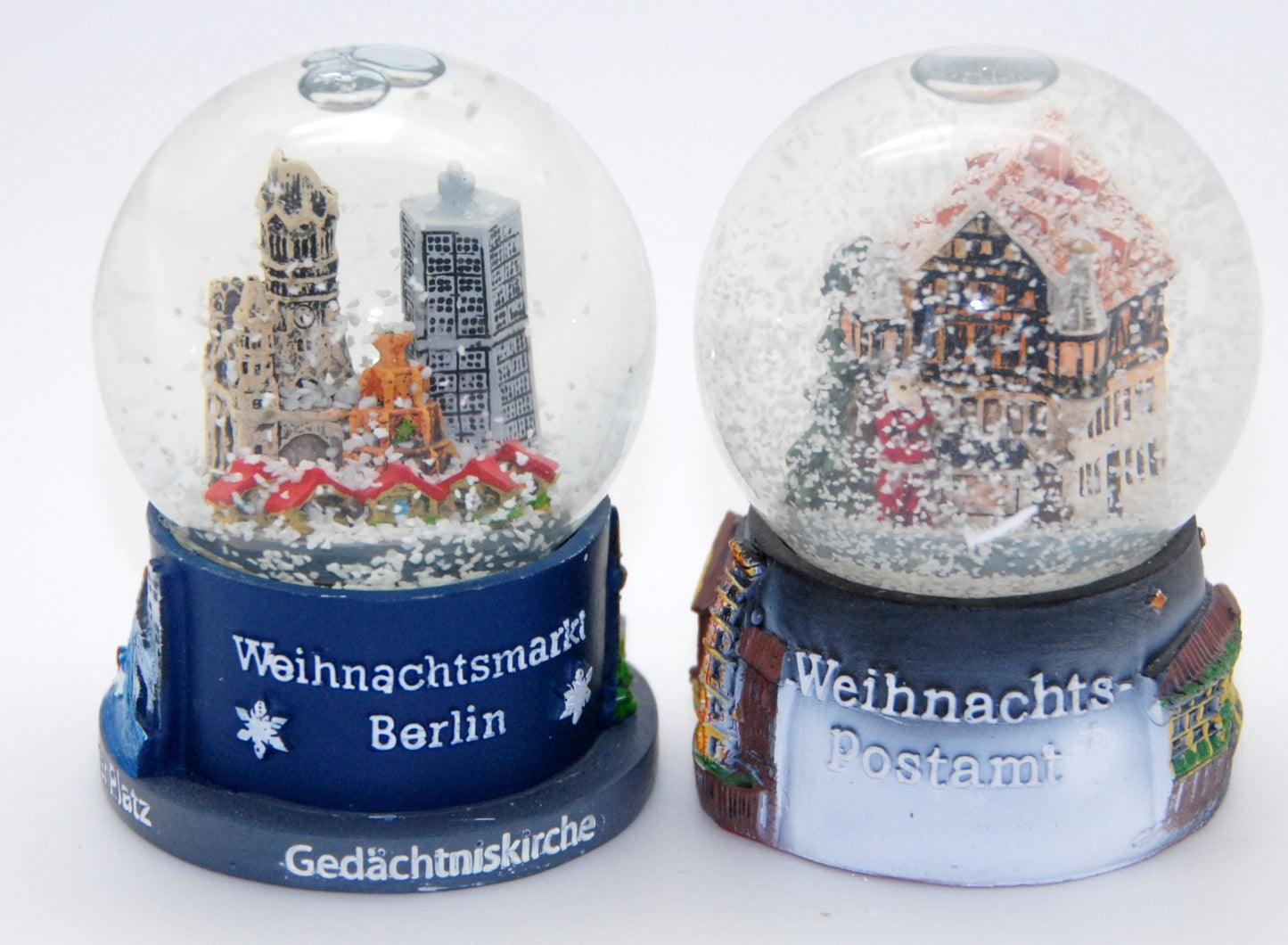 2 süße Souvenirkugeln Deutscher Weihnachtsmarkt Berlin mit Weihnachtspostamt - Luftblase - Schneekugelhaus