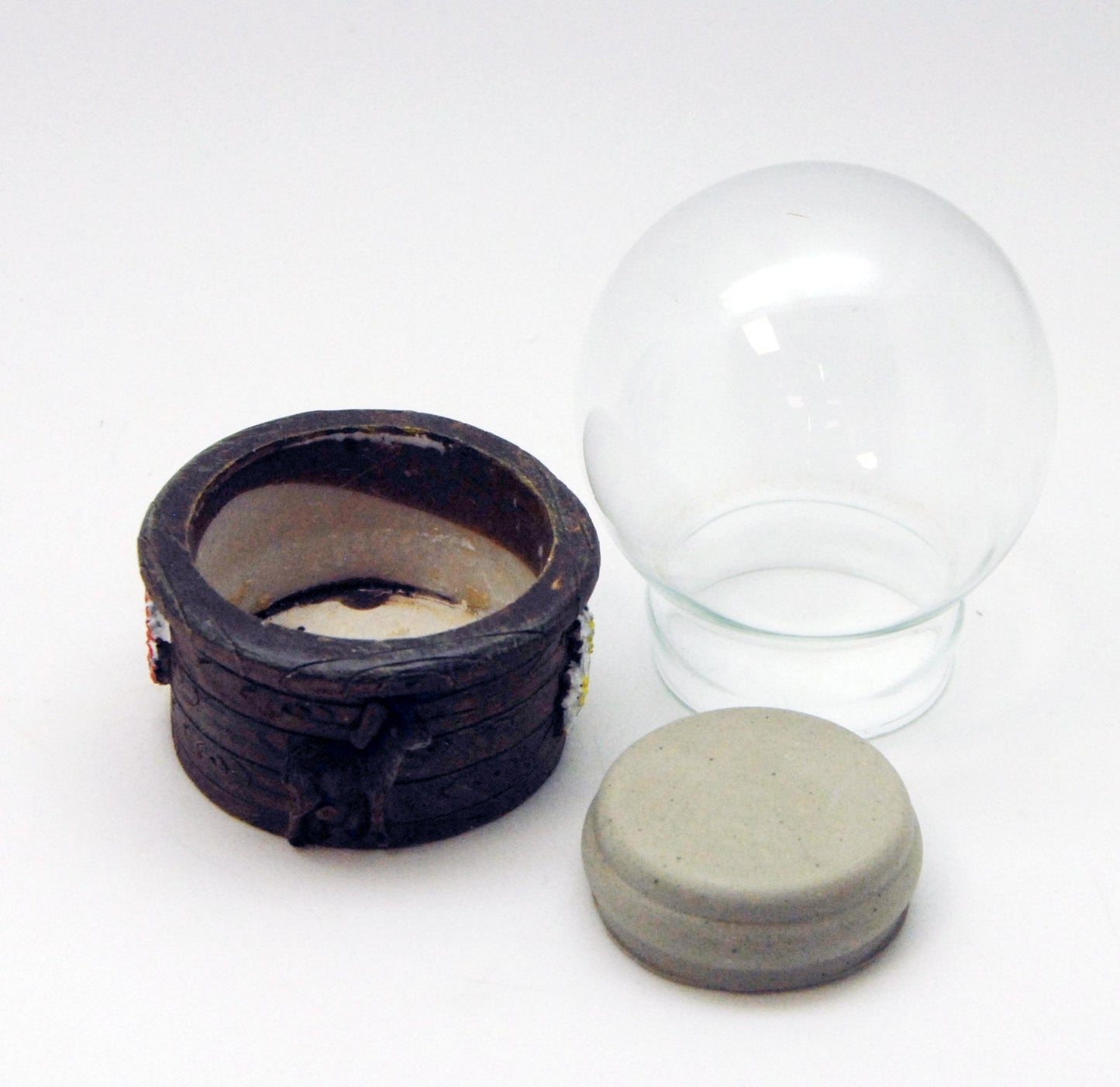 65mm-Do-it-Yourself Schneekugel mit Glas und Sockel Hüttengruß Bastelset - Schneekugelhaus