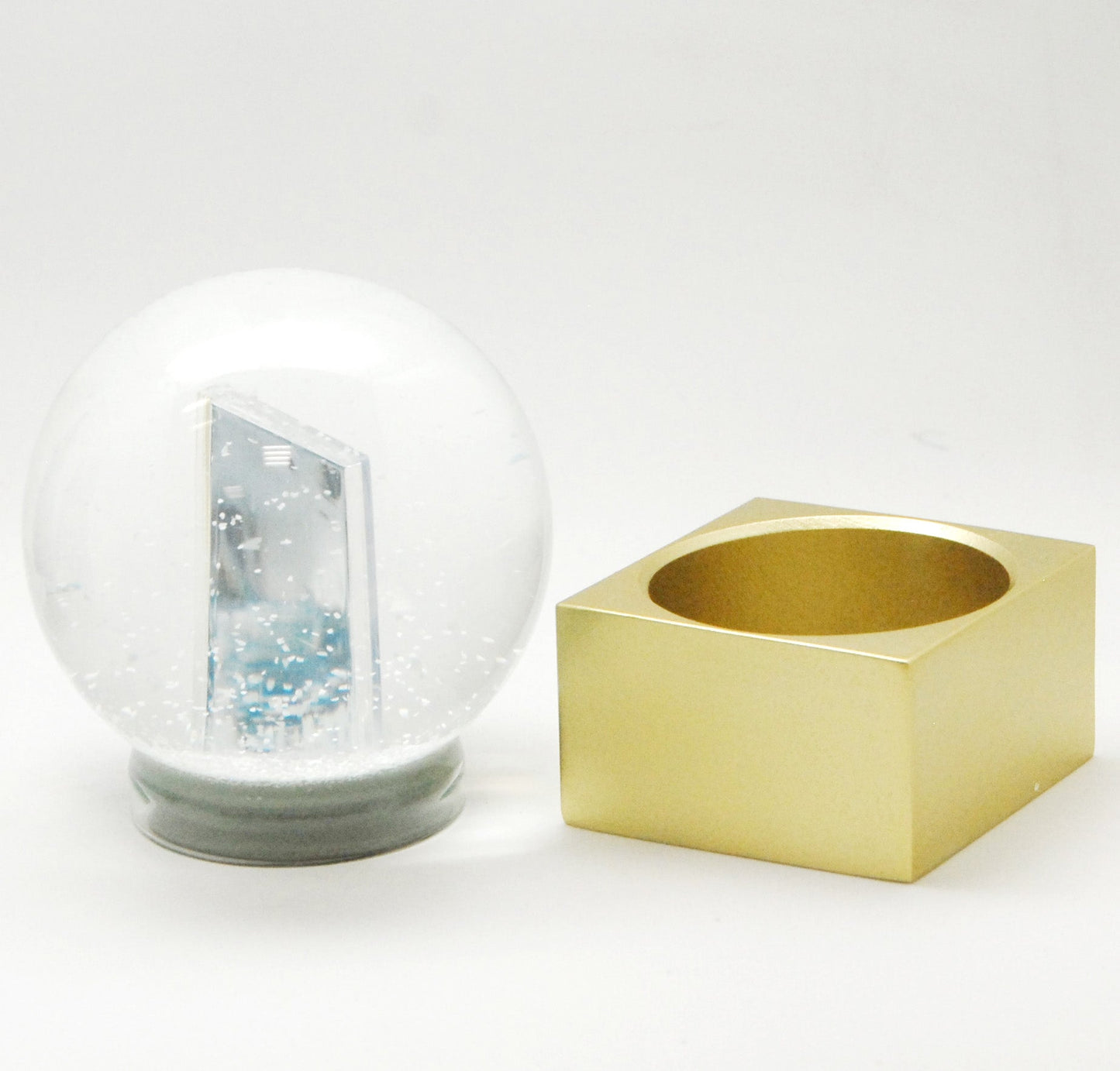 Bastelset mit 100mm Glas für DIY-Schneekugel mit Fotoeinsatz mit Polyresin-Sockel gold eckig - Schneekugelhaus