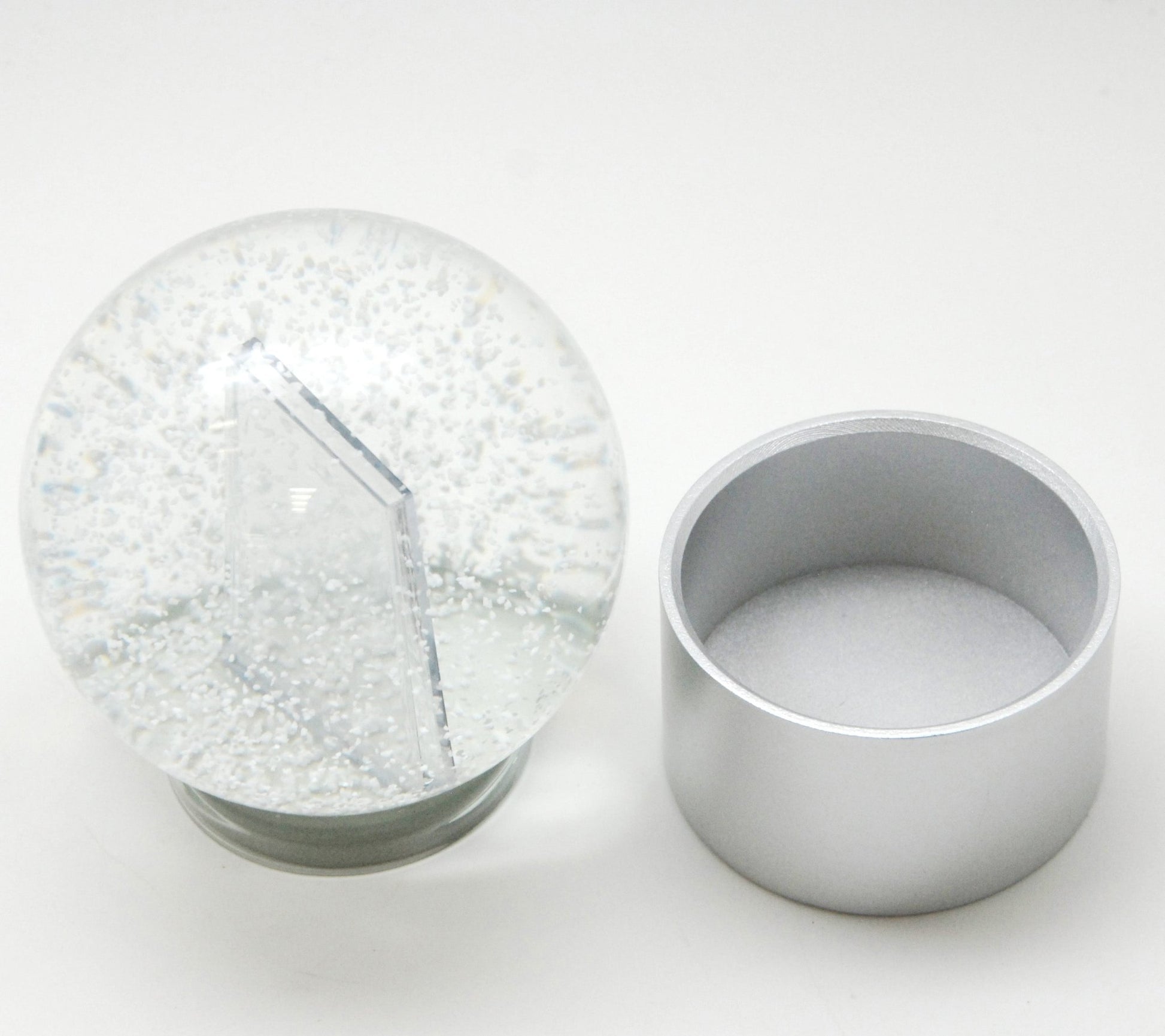 Bastelset mit 100mm Glas für DIY-Schneekugel mit Fotoeinsatz mit Polyresin-Sockel silber rund - Schneekugelhaus