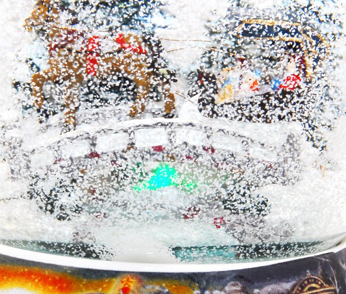 Mega-Schneekugel Romantische Schlittenfahrt in Kutsche mit Musik und Licht - Schneekugelhaus
