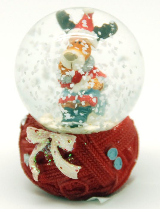 Mini-Schneekugel Weihnachtselch auf Strick-Sockel – mit Plüschtier - Schneekugelhaus
