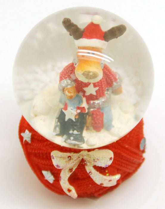 Mini-Schneekugel Weihnachtselch auf Strick-Sockel – mit Stern - Schneekugelhaus