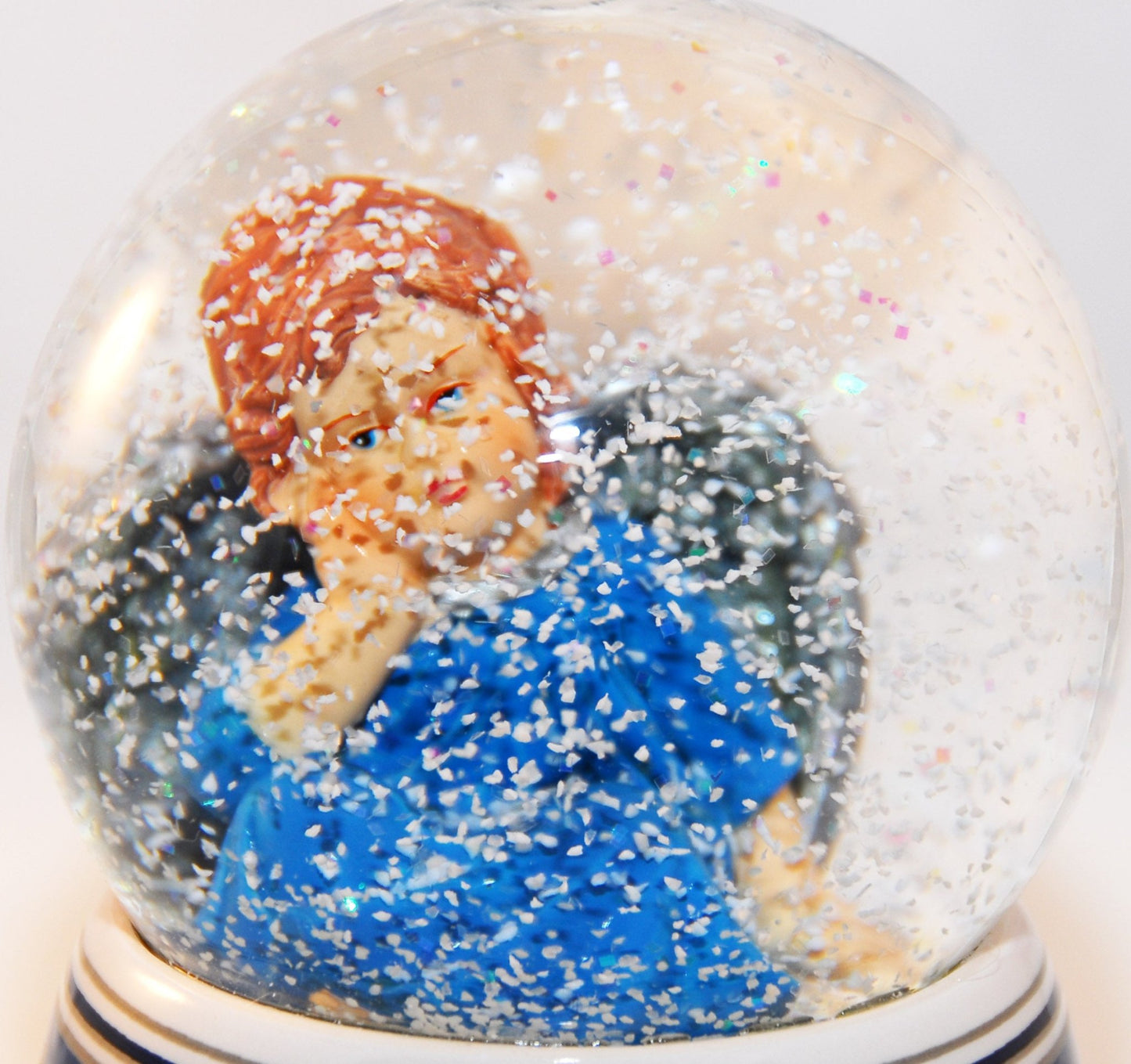 Schneekugel Engel blau mit Spieluhr Ode an die Freude - Schneekugelhaus