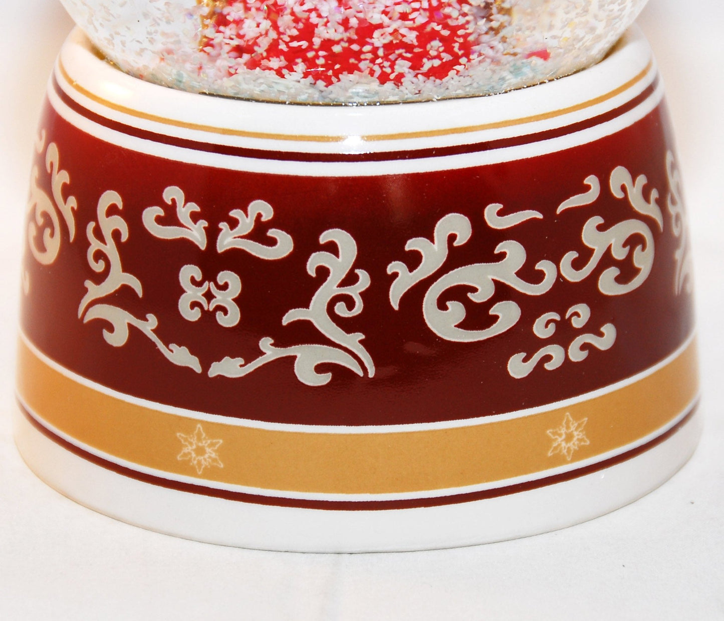 Schneekugel Engel rot mit Harfe mit Spieluhr - Schneekugelhaus