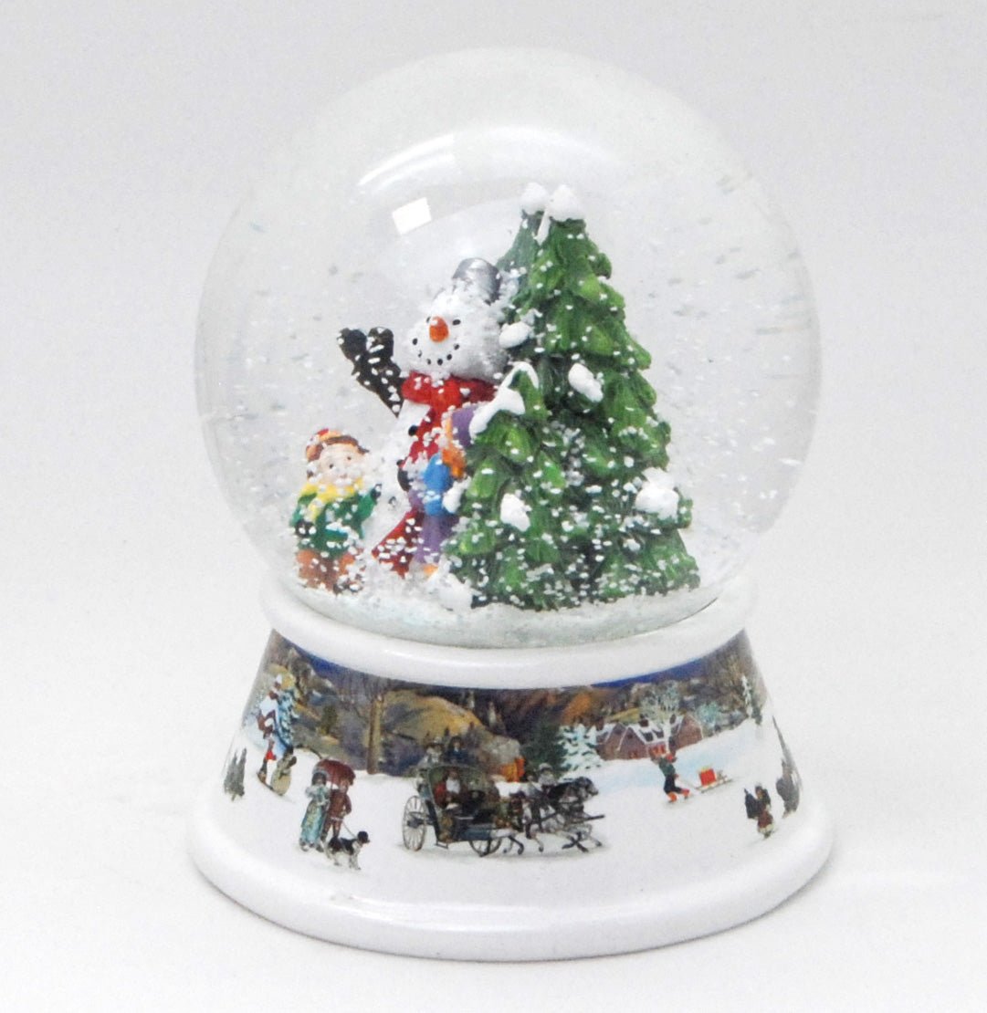 Schneekugel Kinder bauen Schneemann auf Sockel nostalgische Schneelandschaft mit Spieluhr - Schneekugelhaus