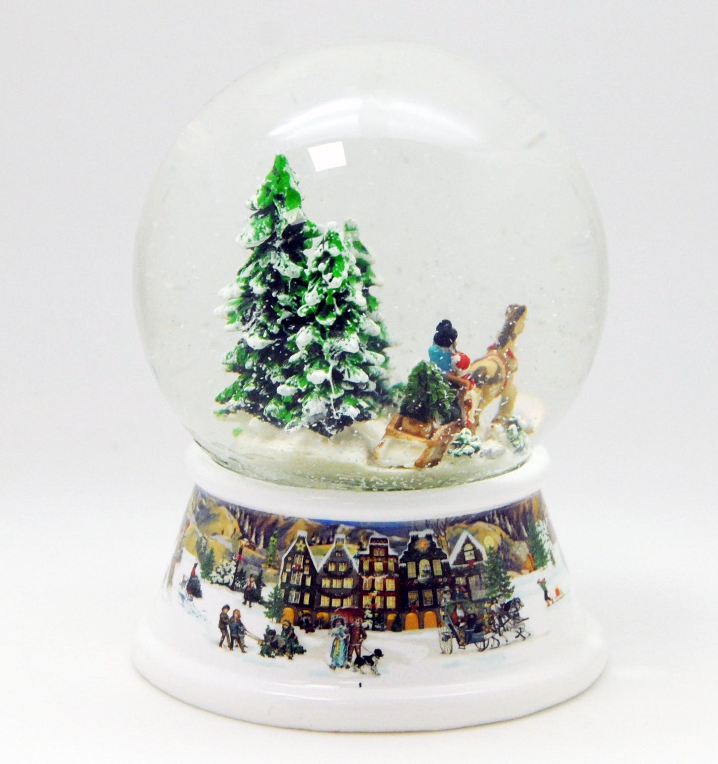 Schneekugel Kutschfahrt Weihnachtsbaum holen auf Sockel nostalgische Häuserlandschaft mit Spieluhr 10 cm Durchmesser - Schneekugelhaus