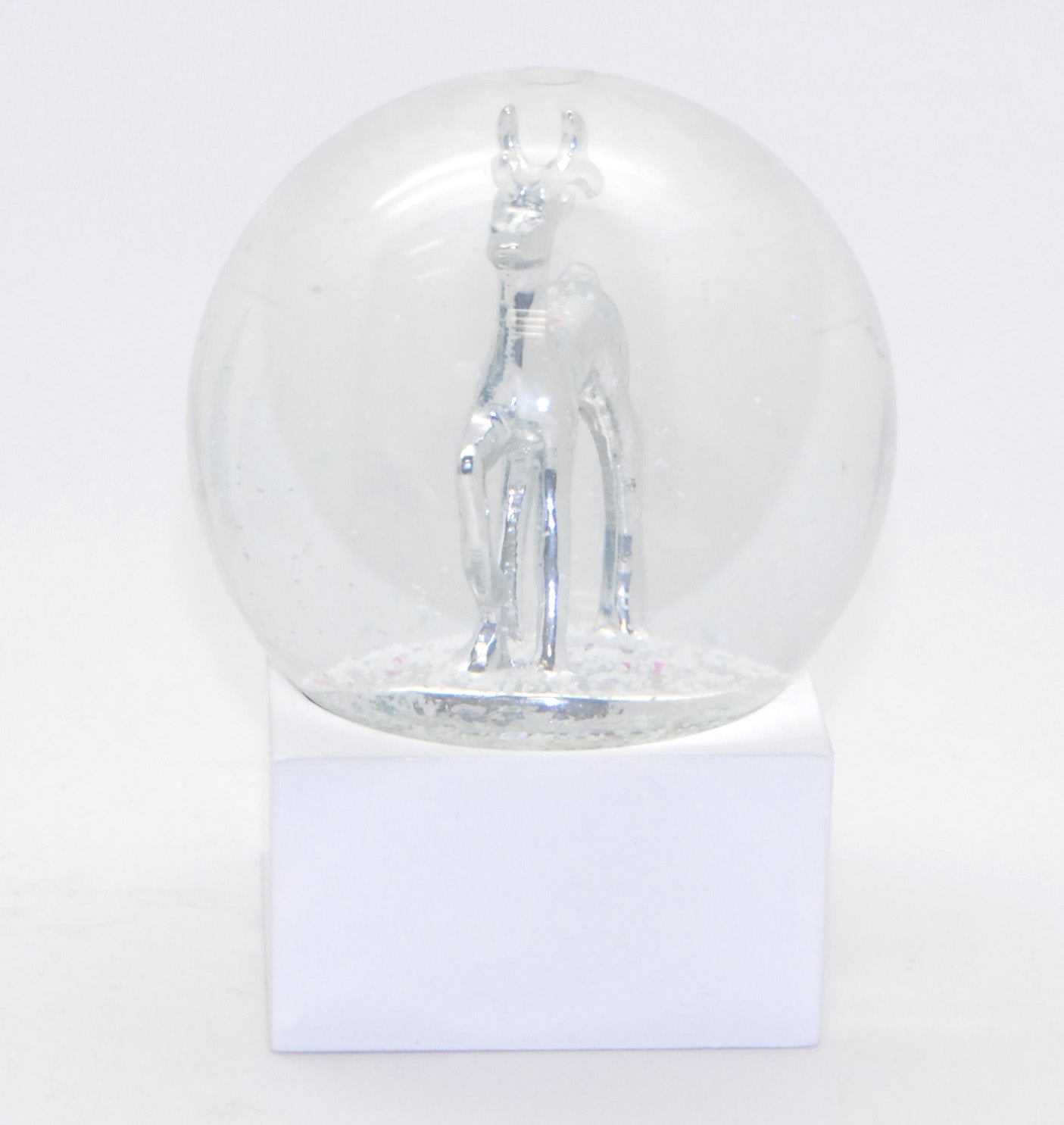 Schneekugel Reh silber auf Sockel weiß eckig "PURE-Line" 10 cm Durchmesser - Schneekugelhaus