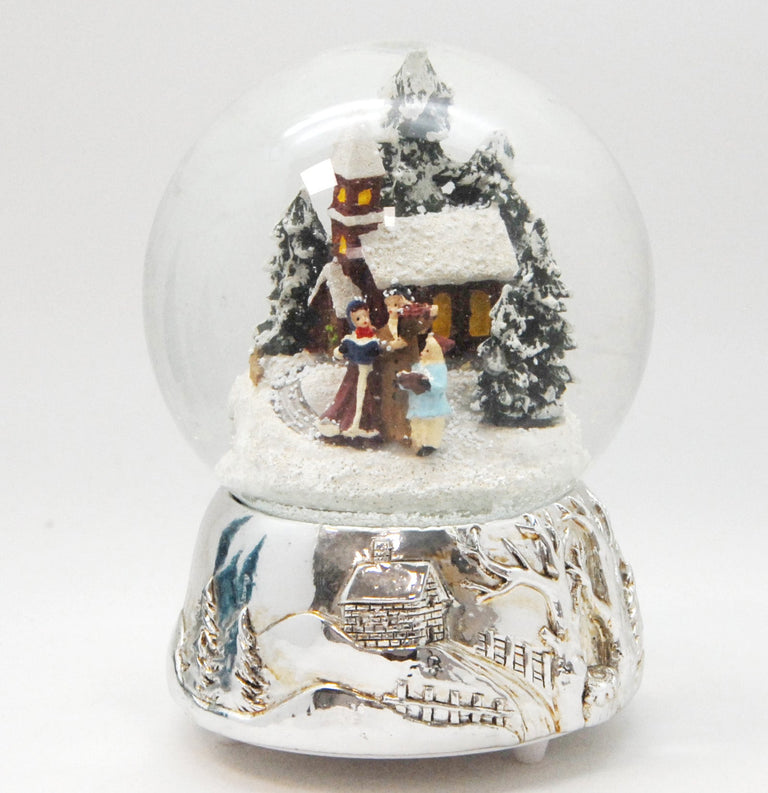 Schneekugel Romantischer Winterspaziergang auf Silber Sockel mit Spieluhr Winter Wonderland 10 cm Durchmesser - Schneekugelhaus