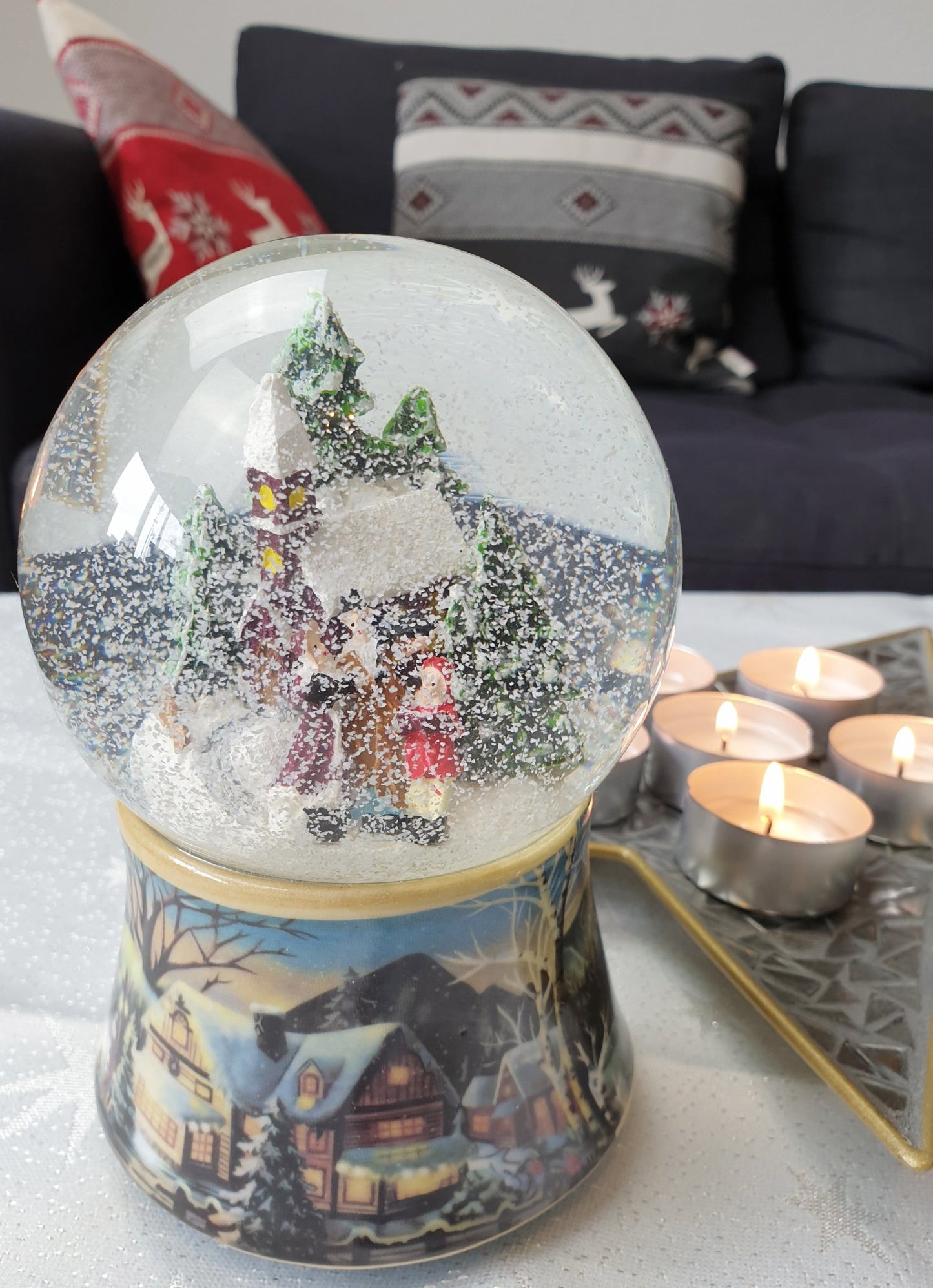 Schneekugel Romantischer Winterspaziergang mit Spieluhr - Schneekugelhaus