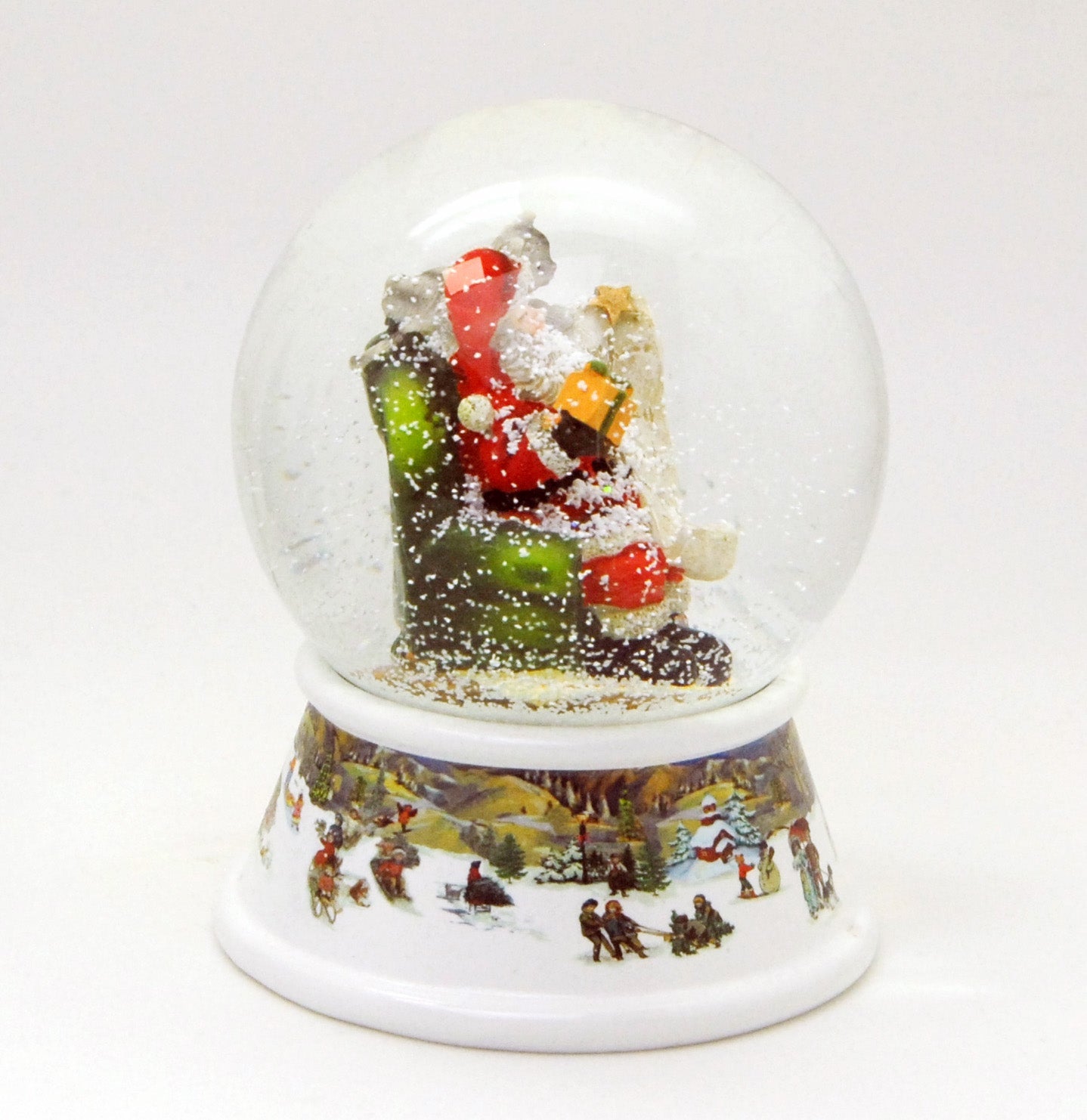 Schneekugel Weihnachtsmann mit Geschenkeliste auf Sockel nostalgische Schneelandschaft mit Spieluhr - Schneekugelhaus