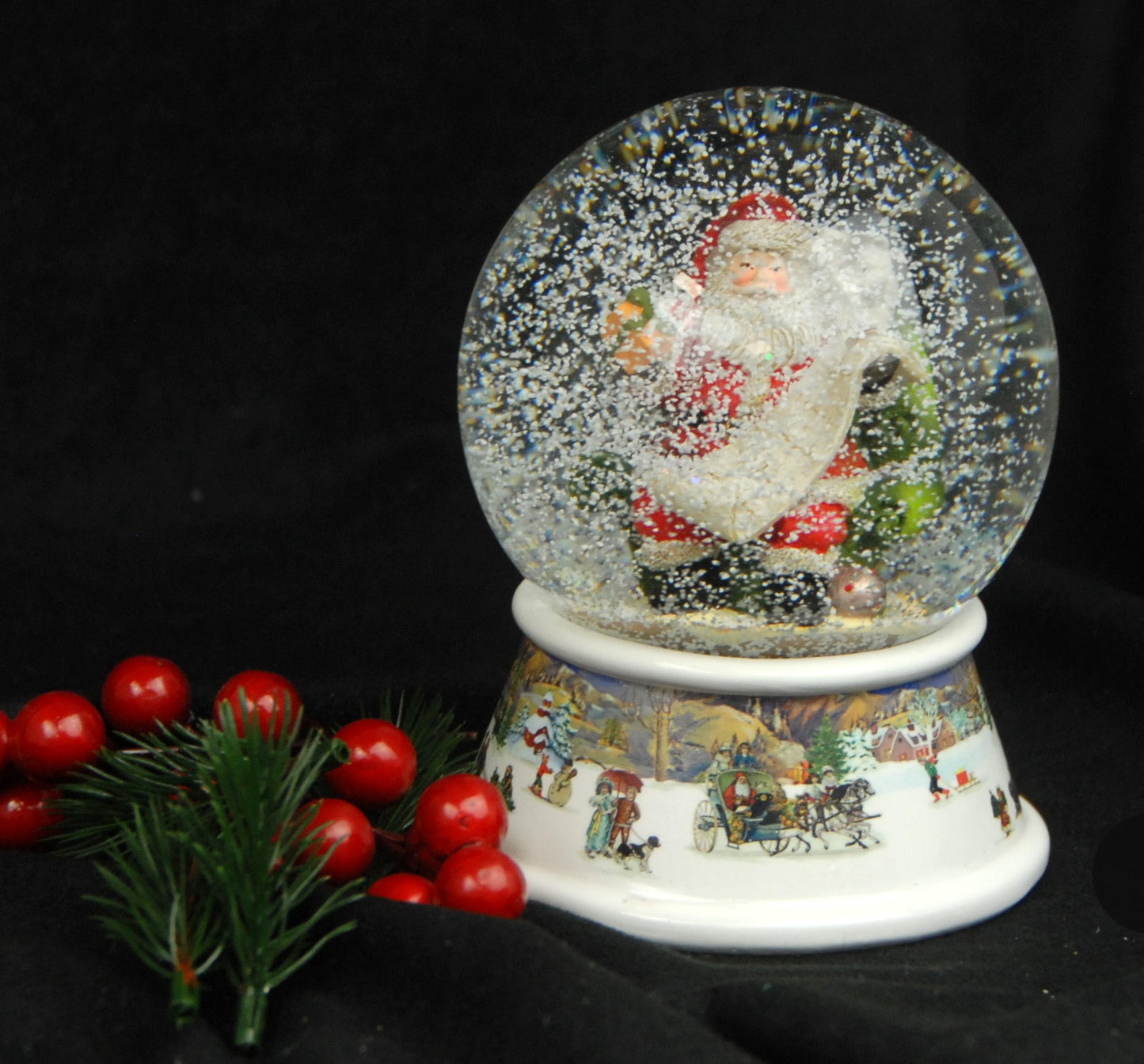 Schneekugel Weihnachtsmann mit Geschenkeliste auf Sockel nostalgische Schneelandschaft mit Spieluhr - Schneekugelhaus