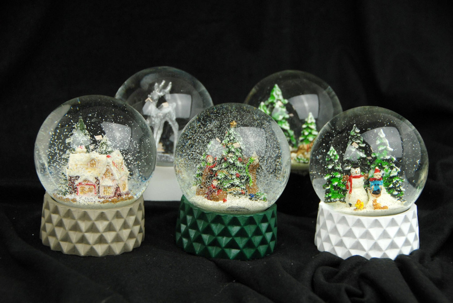 Schneekugel Zuckerbäckerhaus auf Sockel sand farben kubisch "PURE-Line" 10 cm Durchmesser - Schneekugelhaus