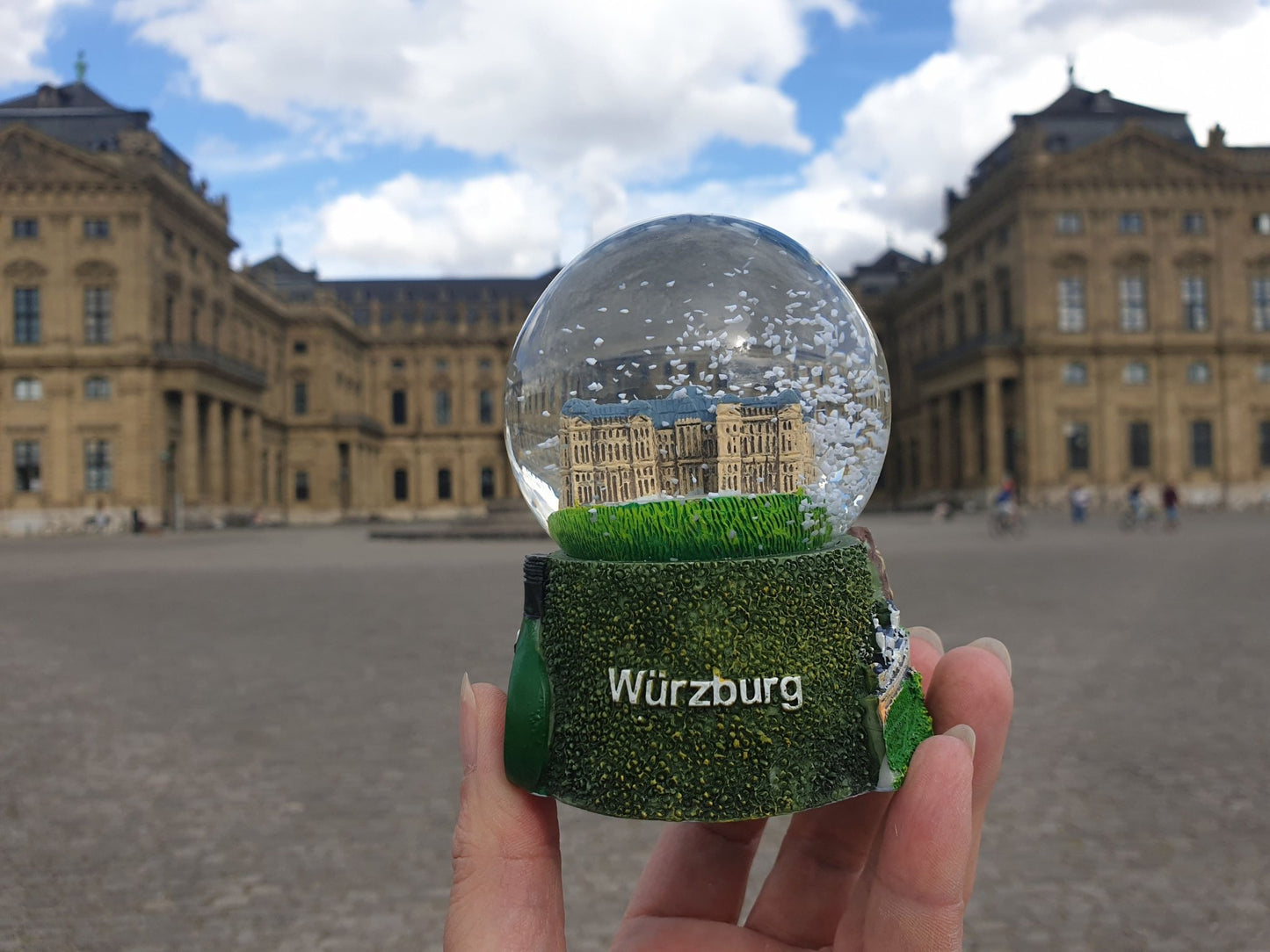 Souvenir Schneekugel Würzburg mit Residenz mit Luftblase - Schneekugelhaus