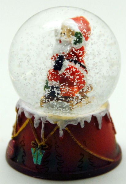 Süße Schneekugel Weihnachtsmann auf Schlitten - Sockel 45mm - Luftblase - Schneekugelhaus