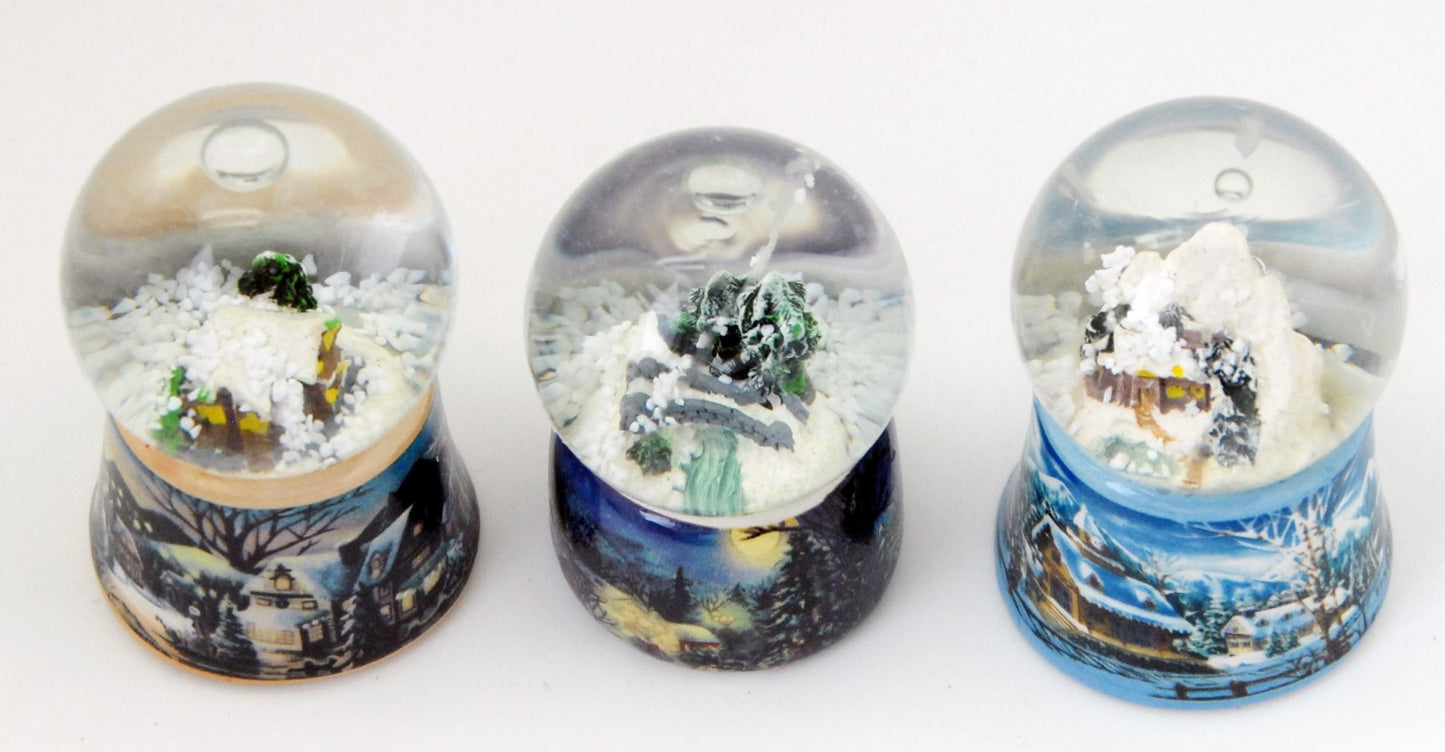 Süßes 3erSet Mini-Schneekugeln Winterlandschaft - Schneekugelhaus