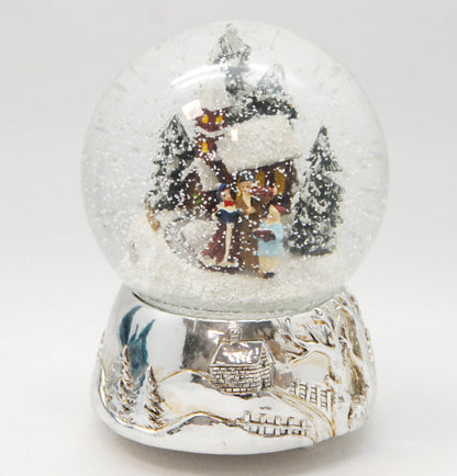 Schneekugel Romantischer Winterspaziergang auf Silber Sockel mit Spieluhr Jingle Bells 10 cm Durchmesser
