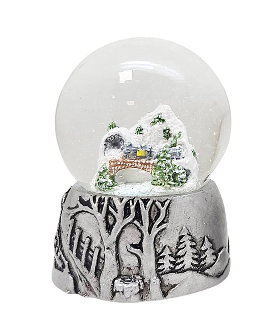 Süße Mini-Schneekugeln Berglandschaft mit Brücke auf Sockel antik silber Landschaft B: 45mm