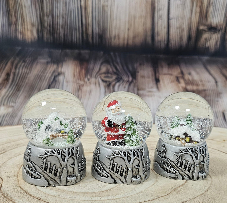 3 süße Mini - Schneekugeln Winter & Weihnacht mit Sockel antik silber B: 45mm - Schneekugelhaus