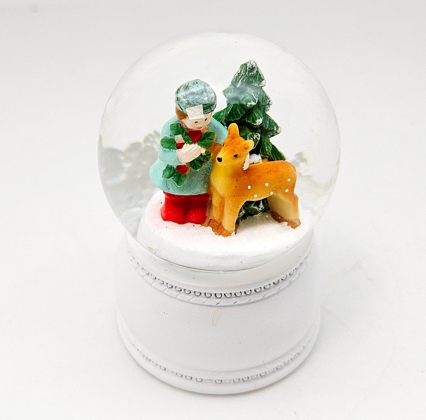 4 süße Mini - Schneekugeln Winter & Weihnacht, Rehkitz mit Sockel weiß Nostalgie B: 45mm - Schneekugelhaus