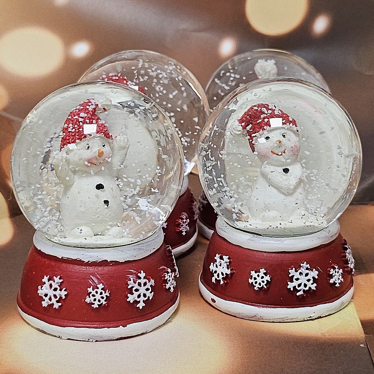 Adventspaket groß - Schneemann rot weiß mit 8 Schneekugeln in zwei Größen - Schneekugelhaus