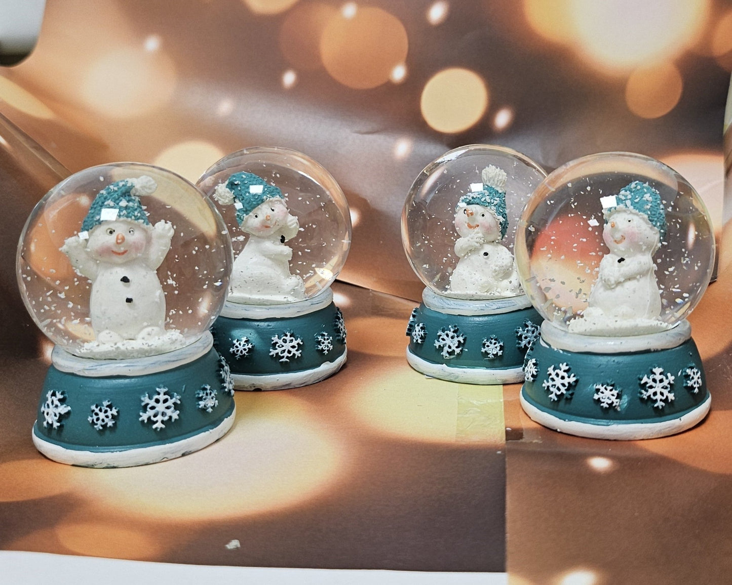 Adventspaket groß - Schneemann türkis weiß mit 8 Schneekugeln in zwei Größen - Schneekugelhaus