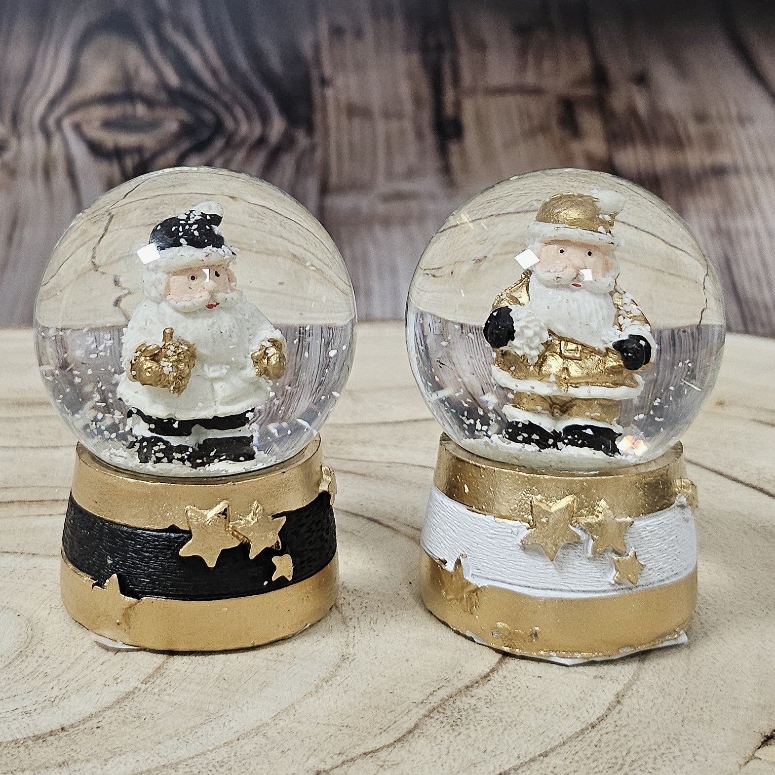 Adventspaket schwarz weiß gold Weihnachtsmann mit 4 Schneekugeln in zwei Größen - Schneekugelhaus