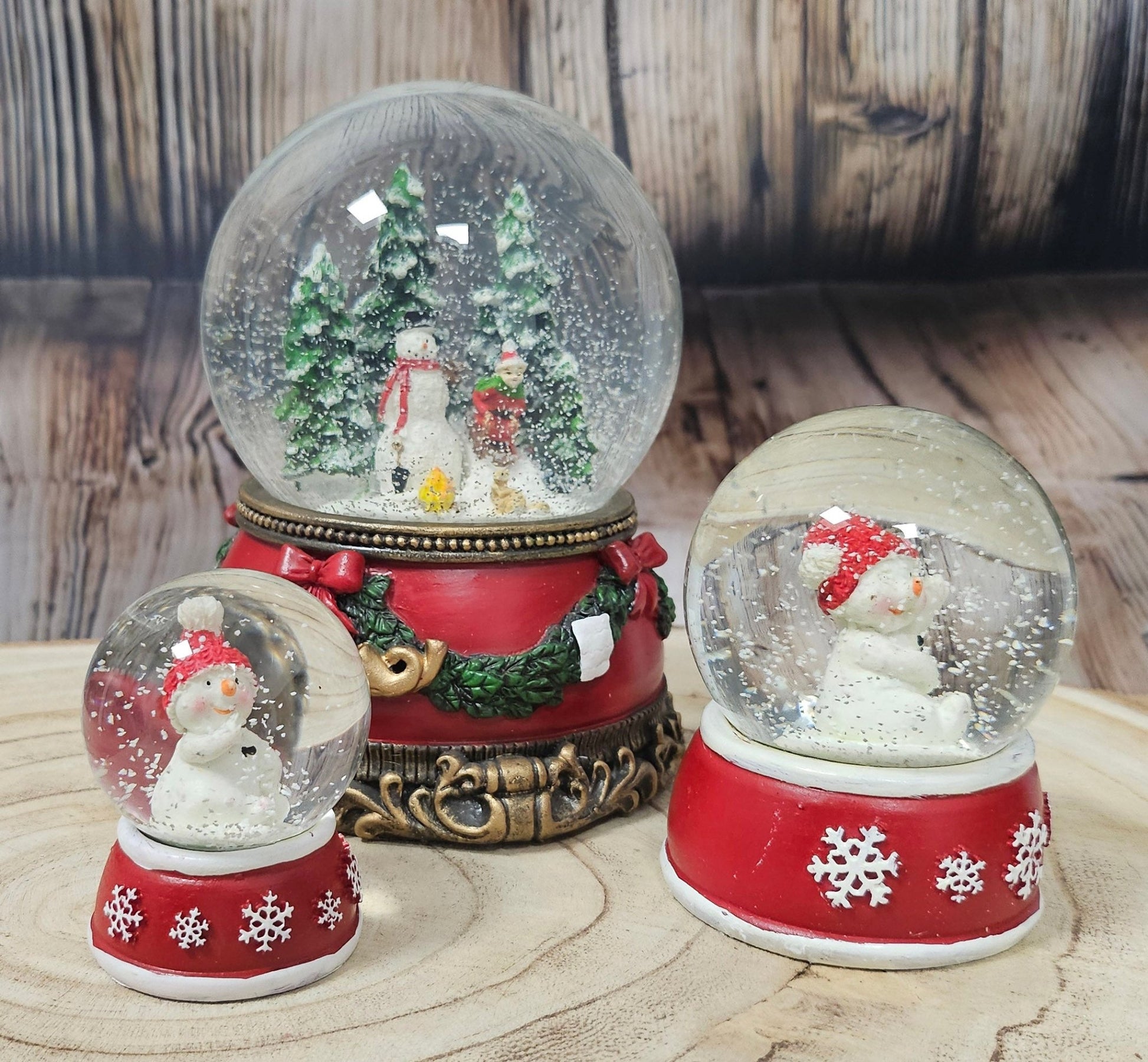 Dekopaket - Schneemann rot weiß mit 3 Schneekugeln in mehreren Größen - Schneekugelhaus