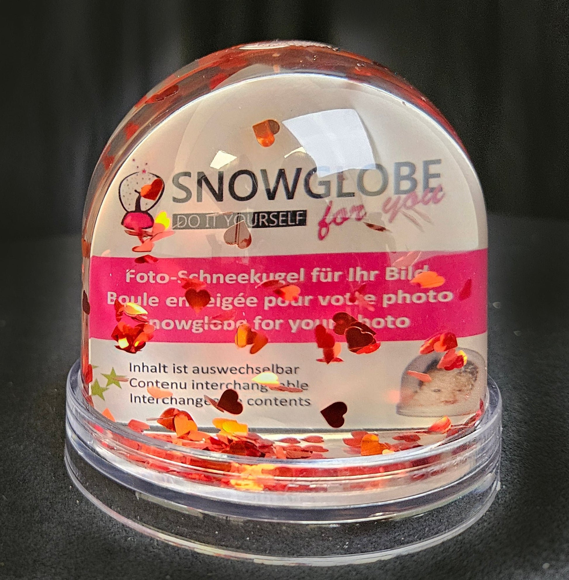 Foto-Schneekugel groß mit transparentem Sockel - rote Herzen - Schneekugelhaus