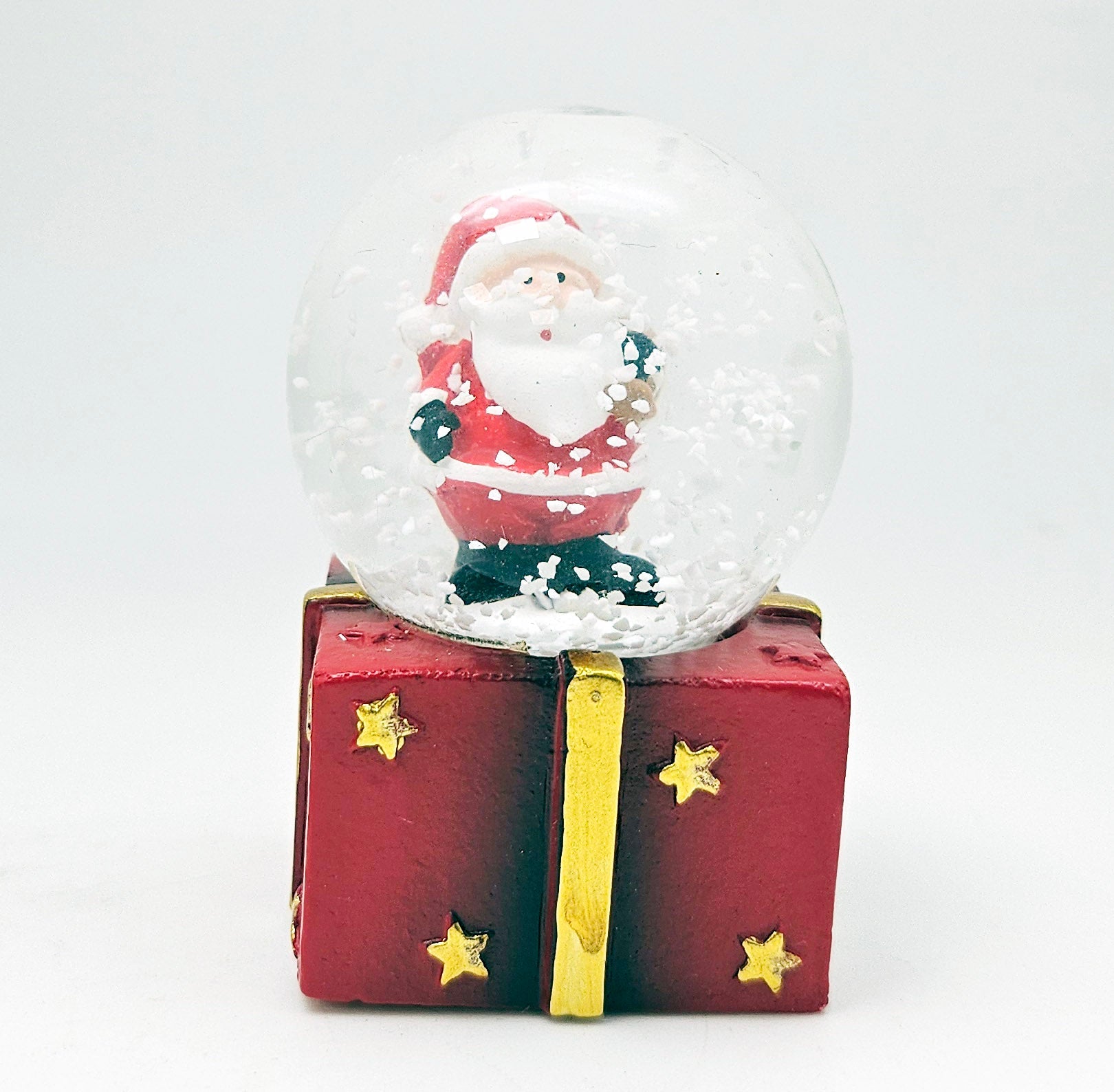 Mini - Schneekugeln Weihnachtsmann Sack auf Geschenke - Sockel 45mm Durchmesser - Schneekugelhaus