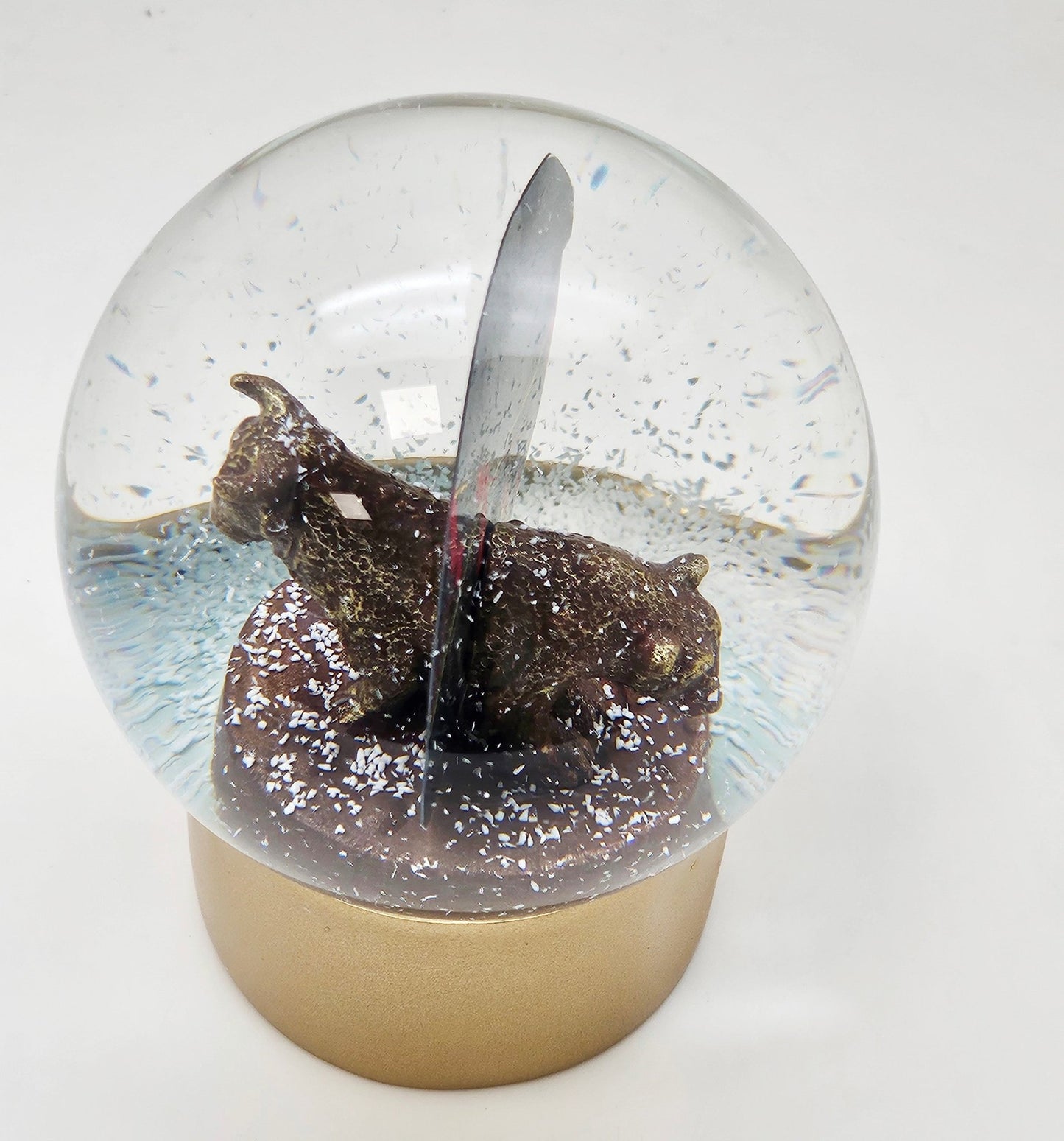 Moderne Designer Schneekugel Börse Bulle & Bär auf Sockel gold rund 100 mm Durchmesser - Schneekugelhaus